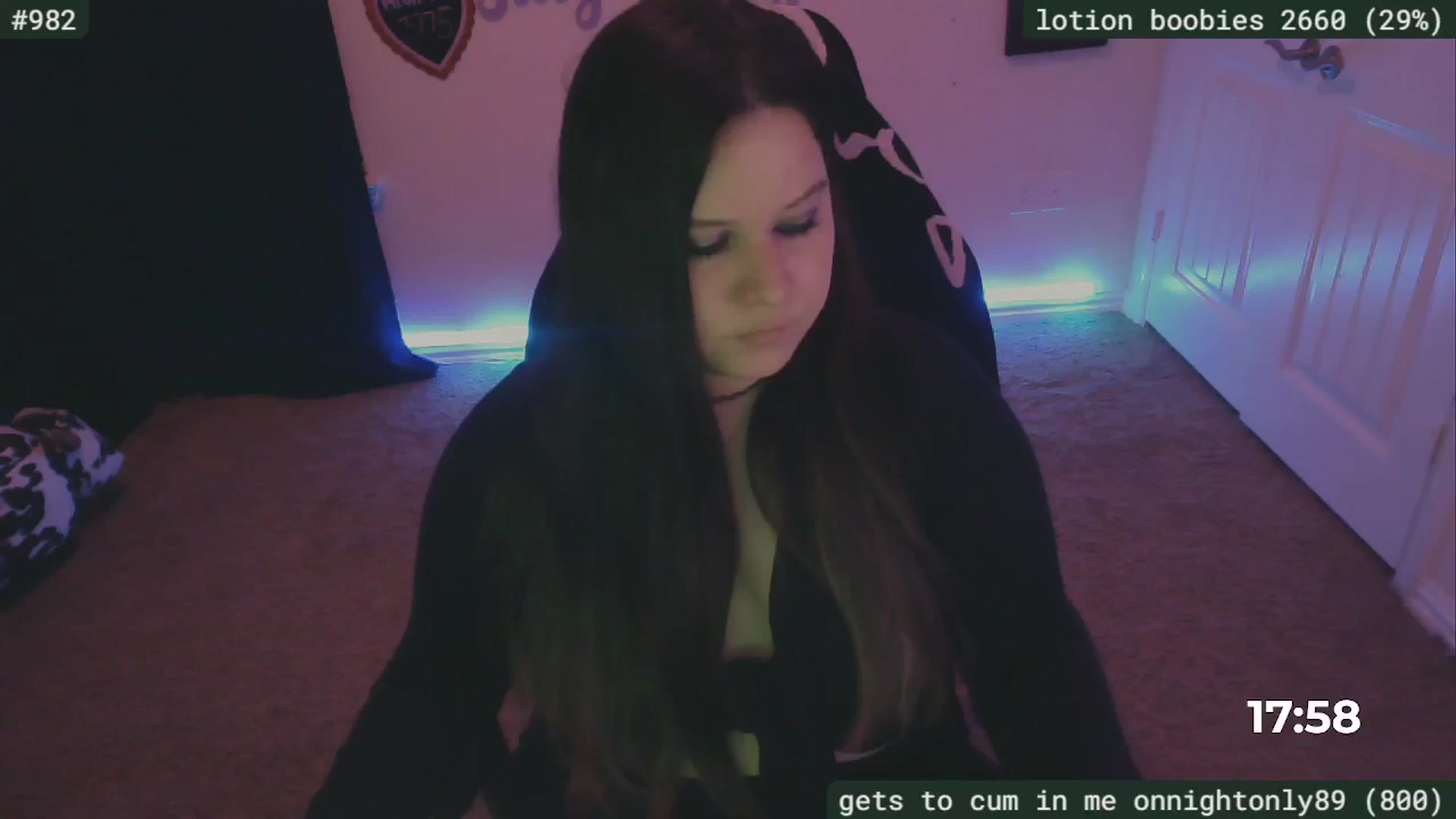 Gallery image thumbnail from SassySarah94's myfreecams stream on, 06/16/2024, 02:06 image 17 of 20