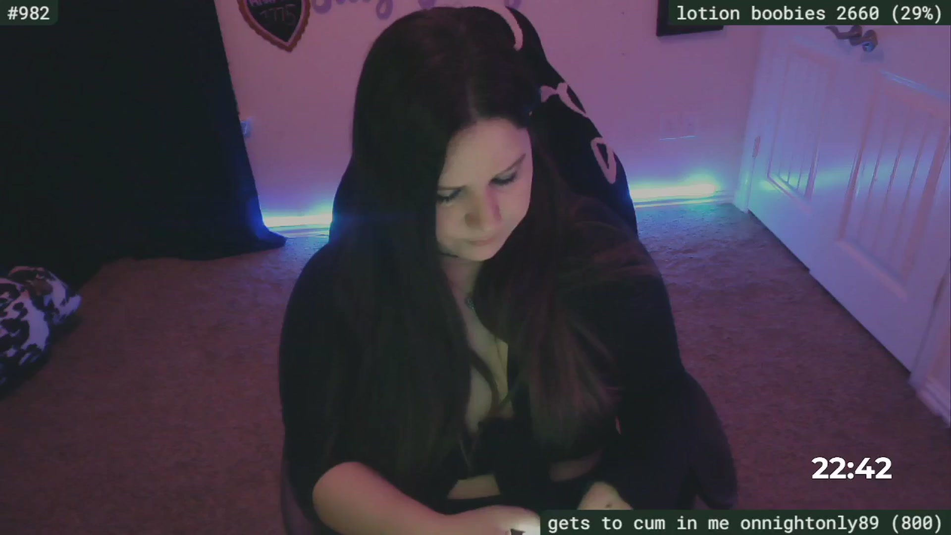 Gallery image thumbnail from SassySarah94's myfreecams stream on, 06/16/2024, 02:06 image 16 of 20