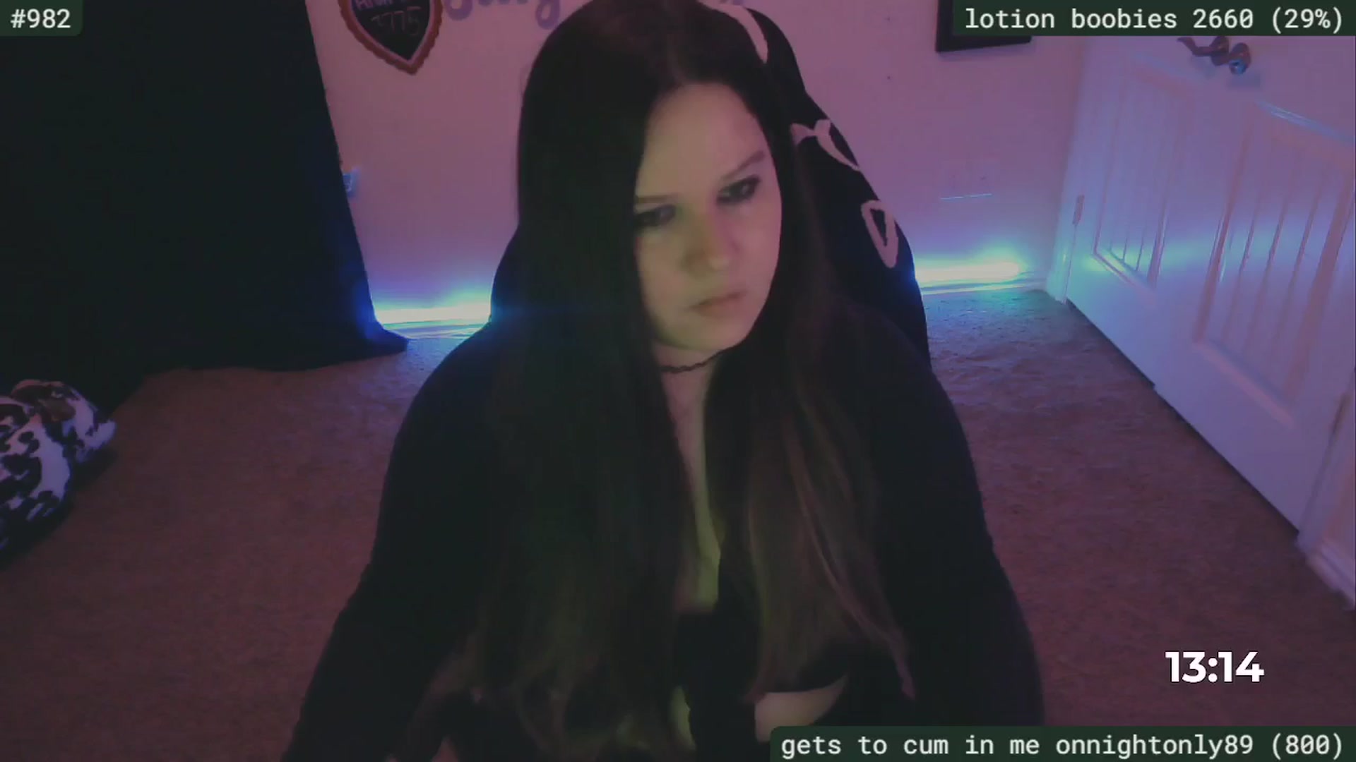 Gallery image thumbnail from SassySarah94's myfreecams stream on, 06/16/2024, 02:06 image 18 of 20
