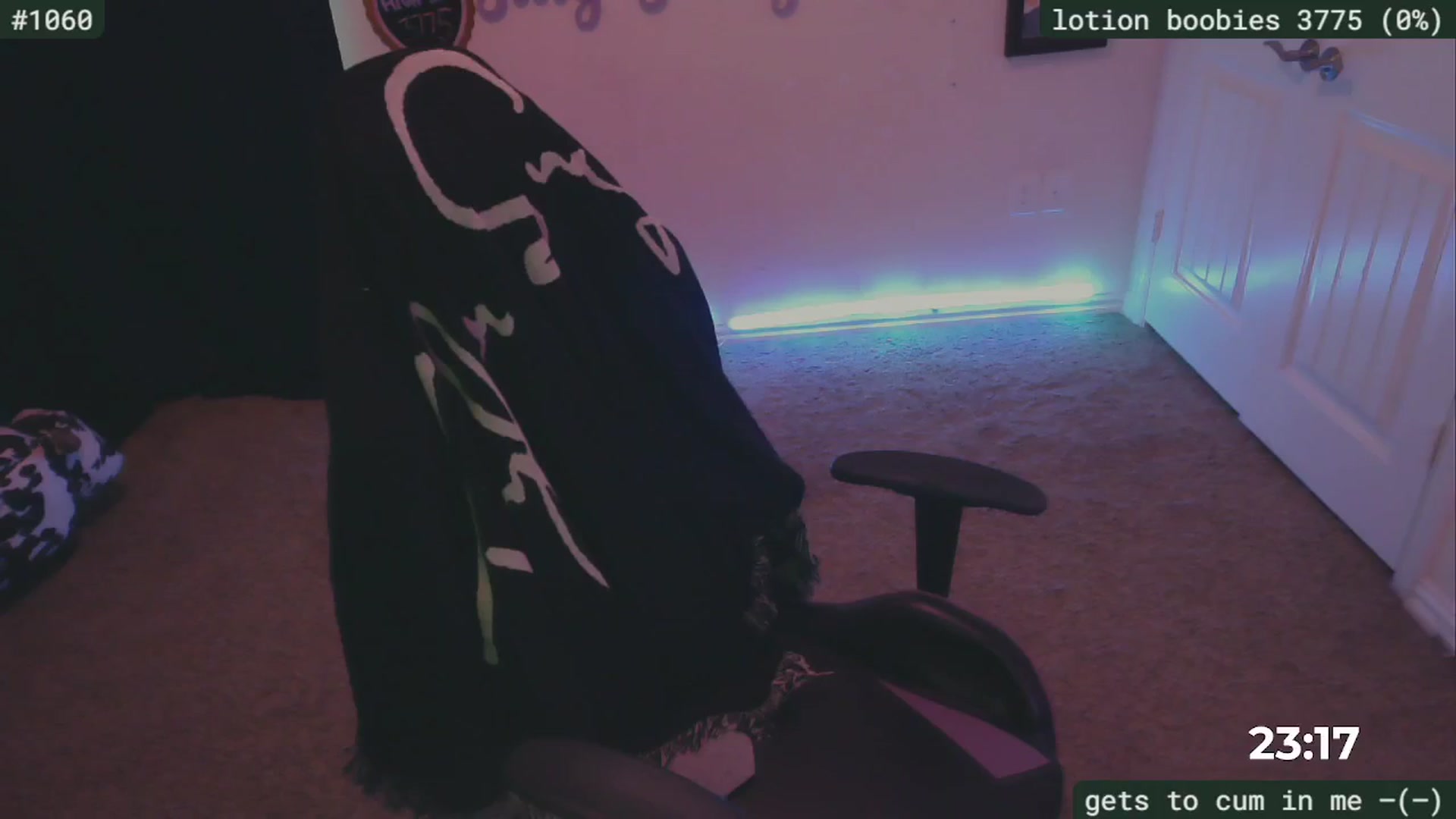 Gallery image thumbnail from SassySarah94's myfreecams stream on, 06/17/2024, 19:33 image 11 of 20