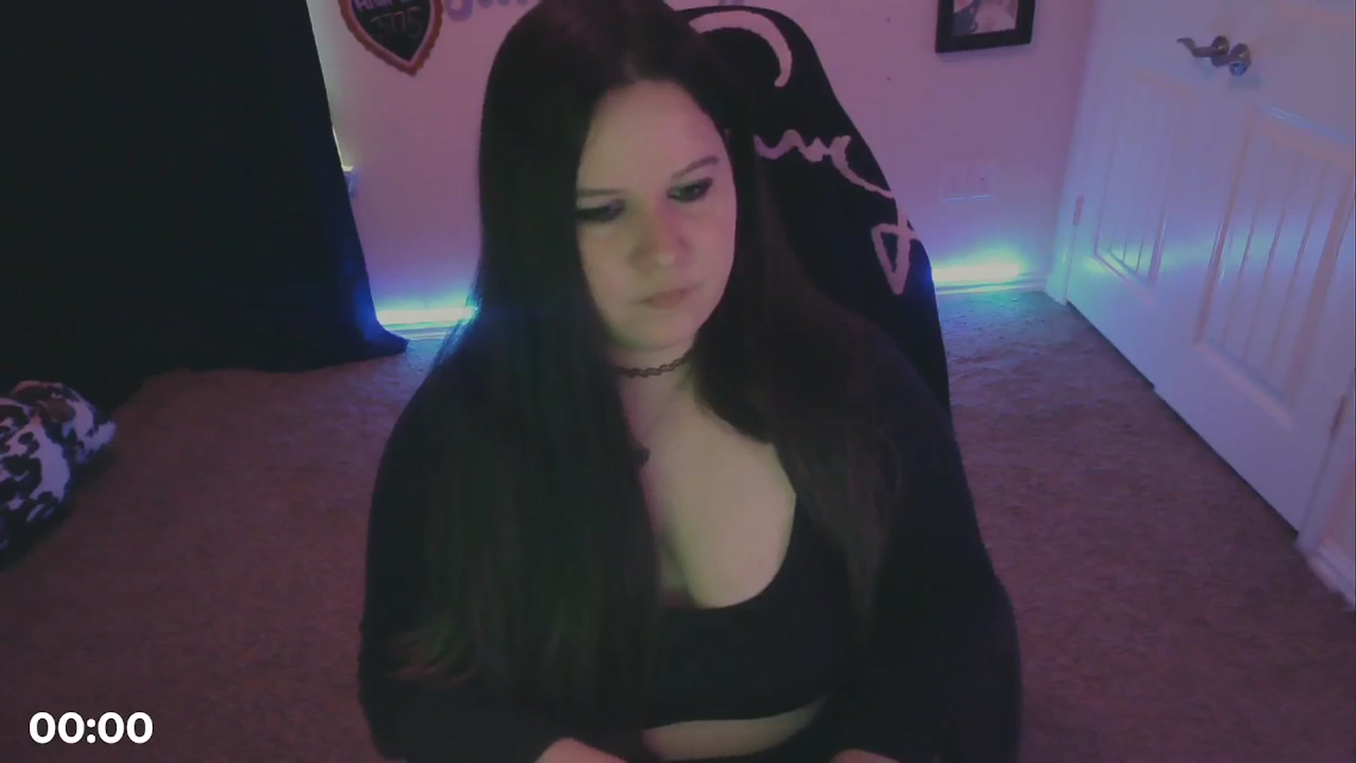 Gallery image thumbnail from SassySarah94's myfreecams stream on, 06/17/2024, 19:33 image 17 of 20