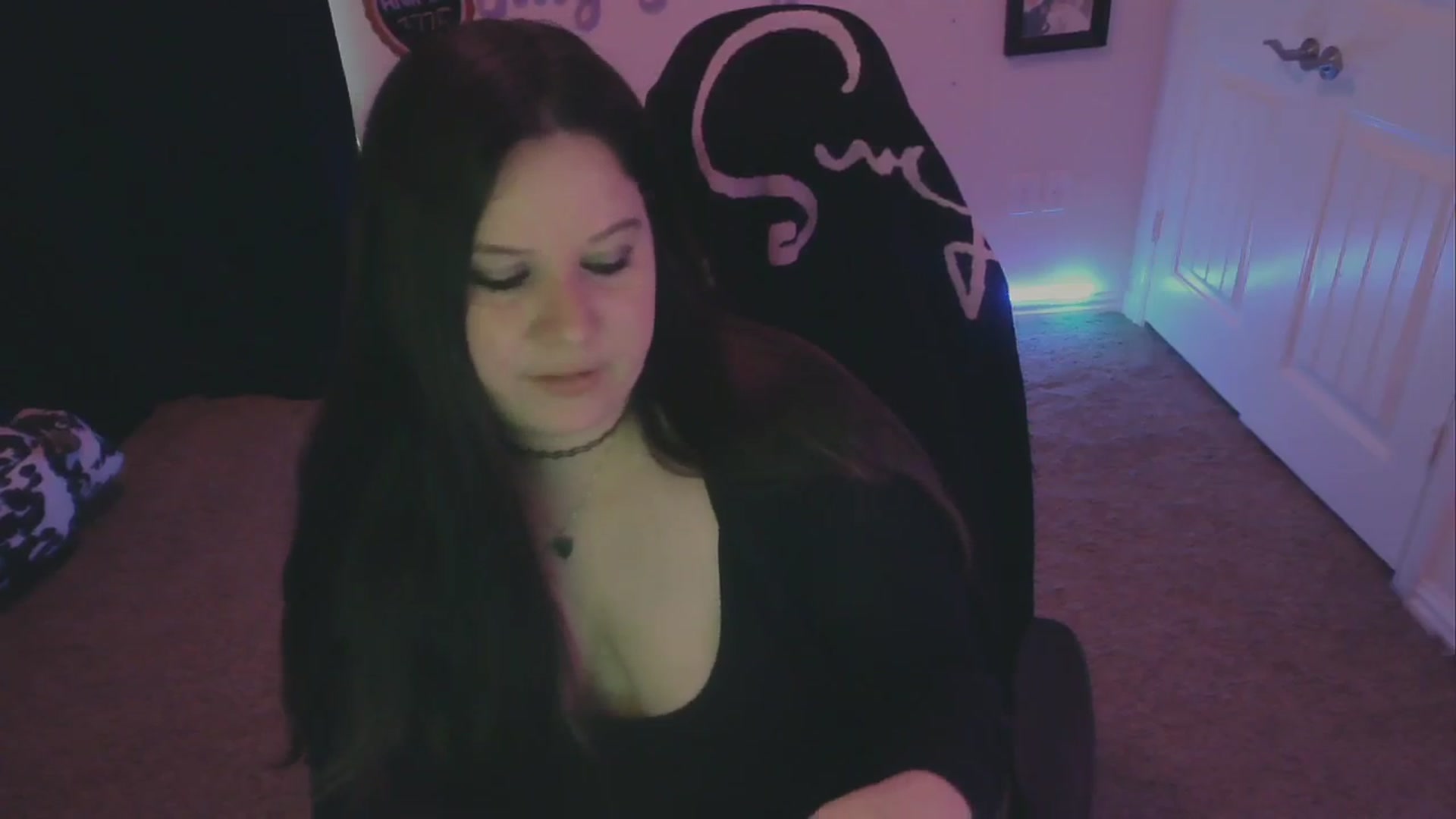 Gallery image thumbnail from SassySarah94's myfreecams stream on, 06/17/2024, 19:33 image 19 of 20