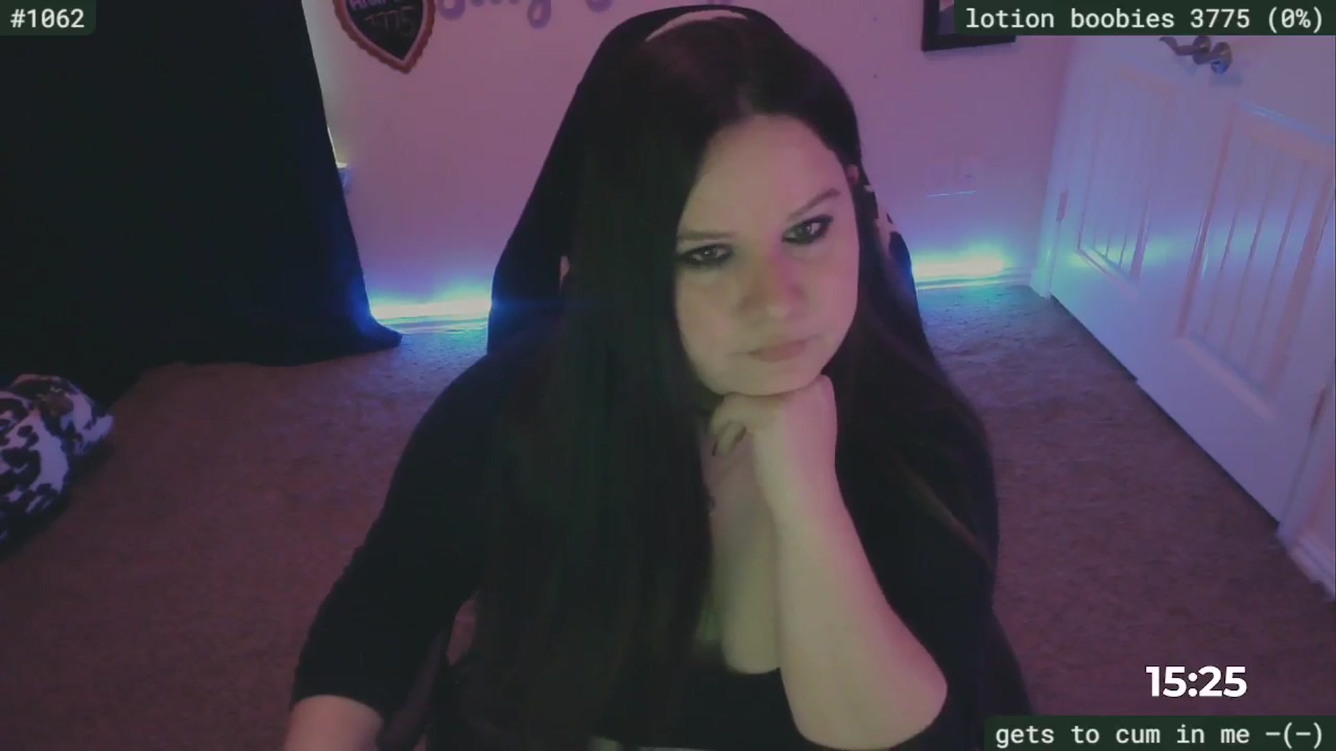 Gallery image thumbnail from SassySarah94's myfreecams stream on, 06/17/2024, 19:33 image 13 of 20