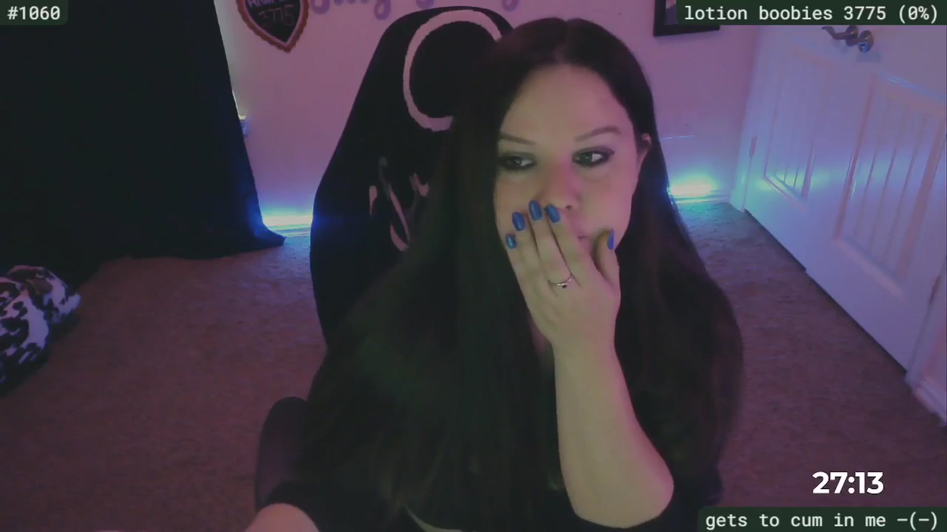 Gallery image thumbnail from SassySarah94's myfreecams stream on, 06/17/2024, 19:33 image 10 of 20