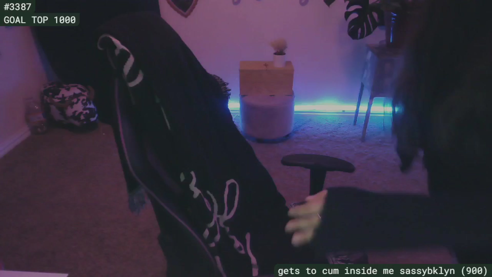 Gallery image thumbnail from SassySarah94's myfreecams stream on, 08/23/2024, 02:45 image 16 of 20