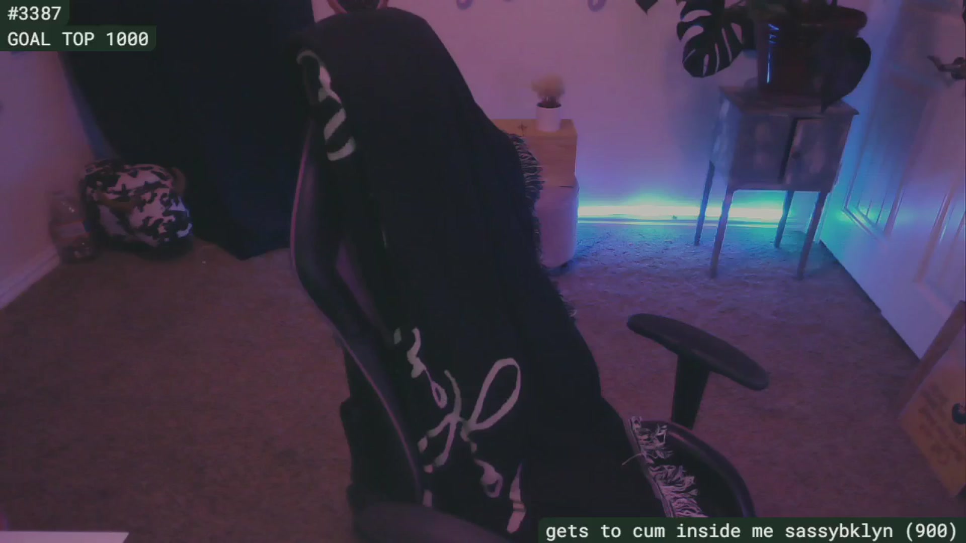 Gallery image thumbnail from SassySarah94's myfreecams stream on, 08/23/2024, 03:43 image 2 of 20