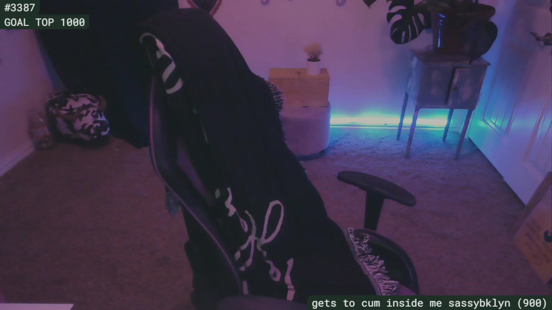 Gallery image thumbnail from SassySarah94's myfreecams stream on, 08/23/2024, 03:43 image 1 of 20