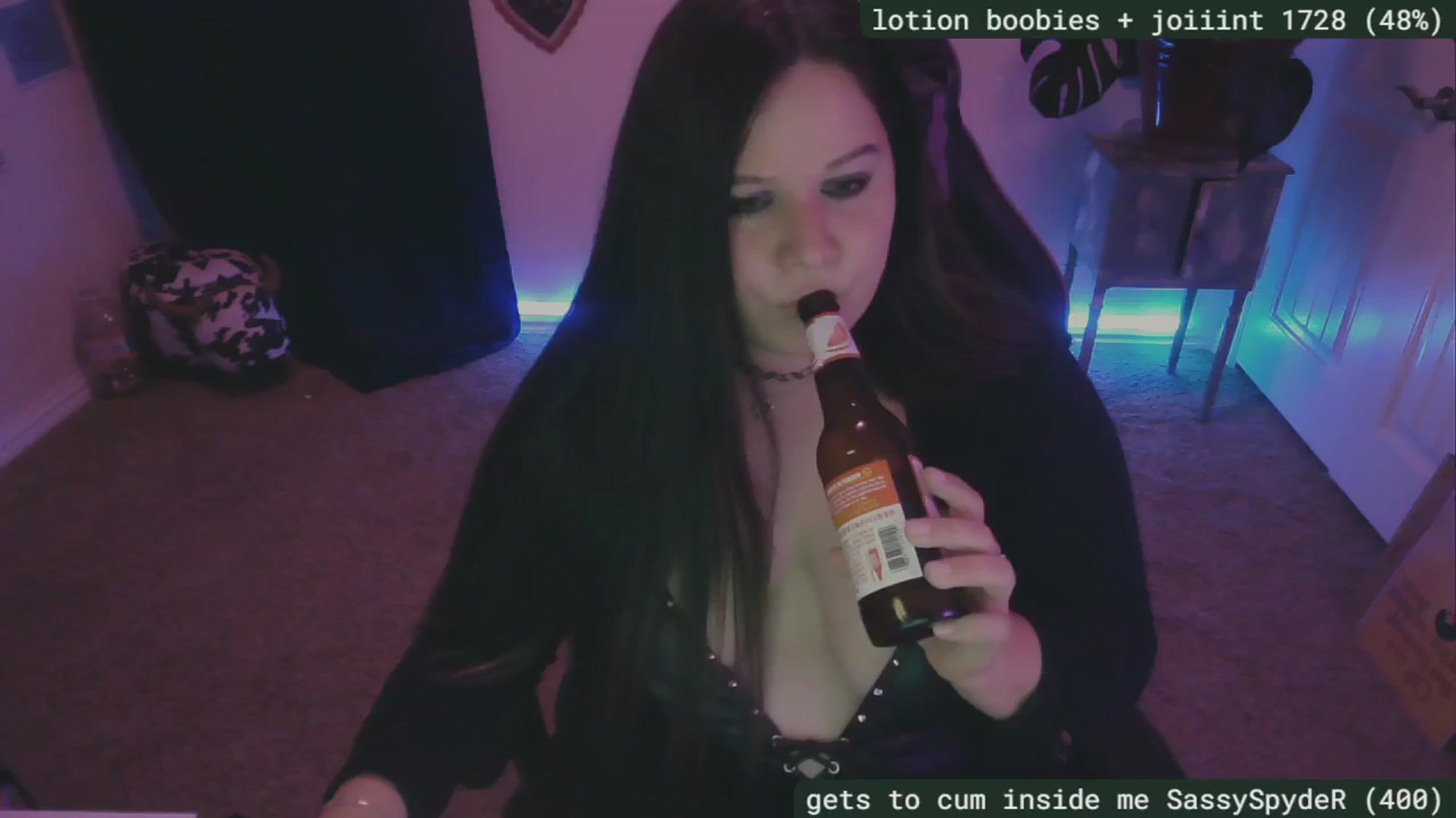 Gallery image thumbnail from SassySarah94's myfreecams stream on, 08/26/2024, 04:22 image 8 of 20