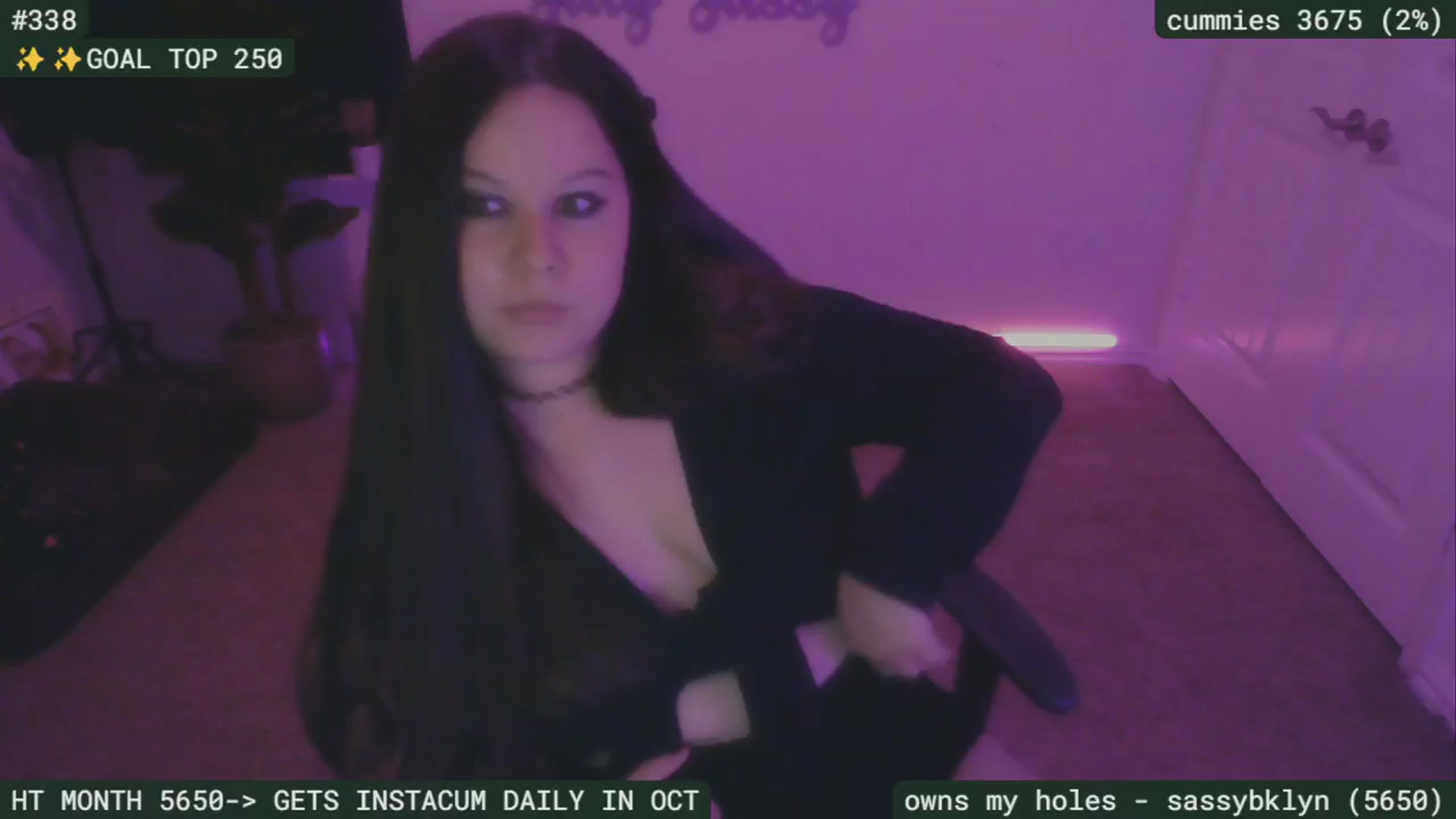 Gallery image thumbnail from SassySarah94's myfreecams stream on, 09/27/2024, 03:11 image 10 of 20