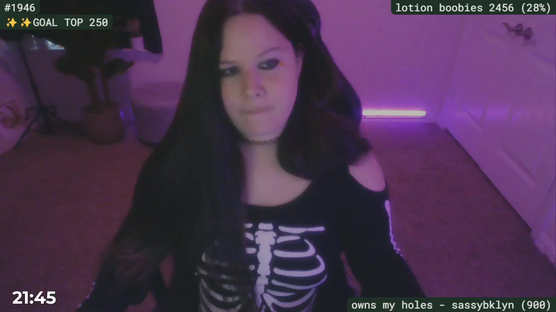 Gallery image thumbnail from SassySarah94's myfreecams stream on, 10/02/2024, 20:10 image 15 of 20