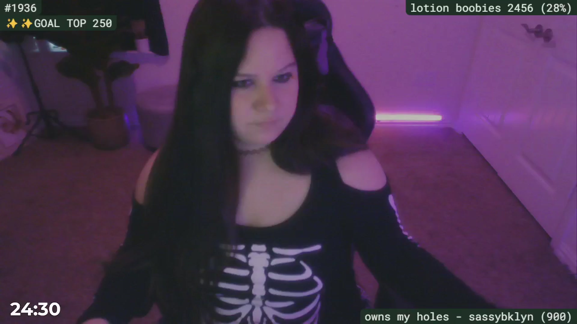 Gallery image thumbnail from SassySarah94's myfreecams stream on, 10/02/2024, 20:10 image 14 of 20