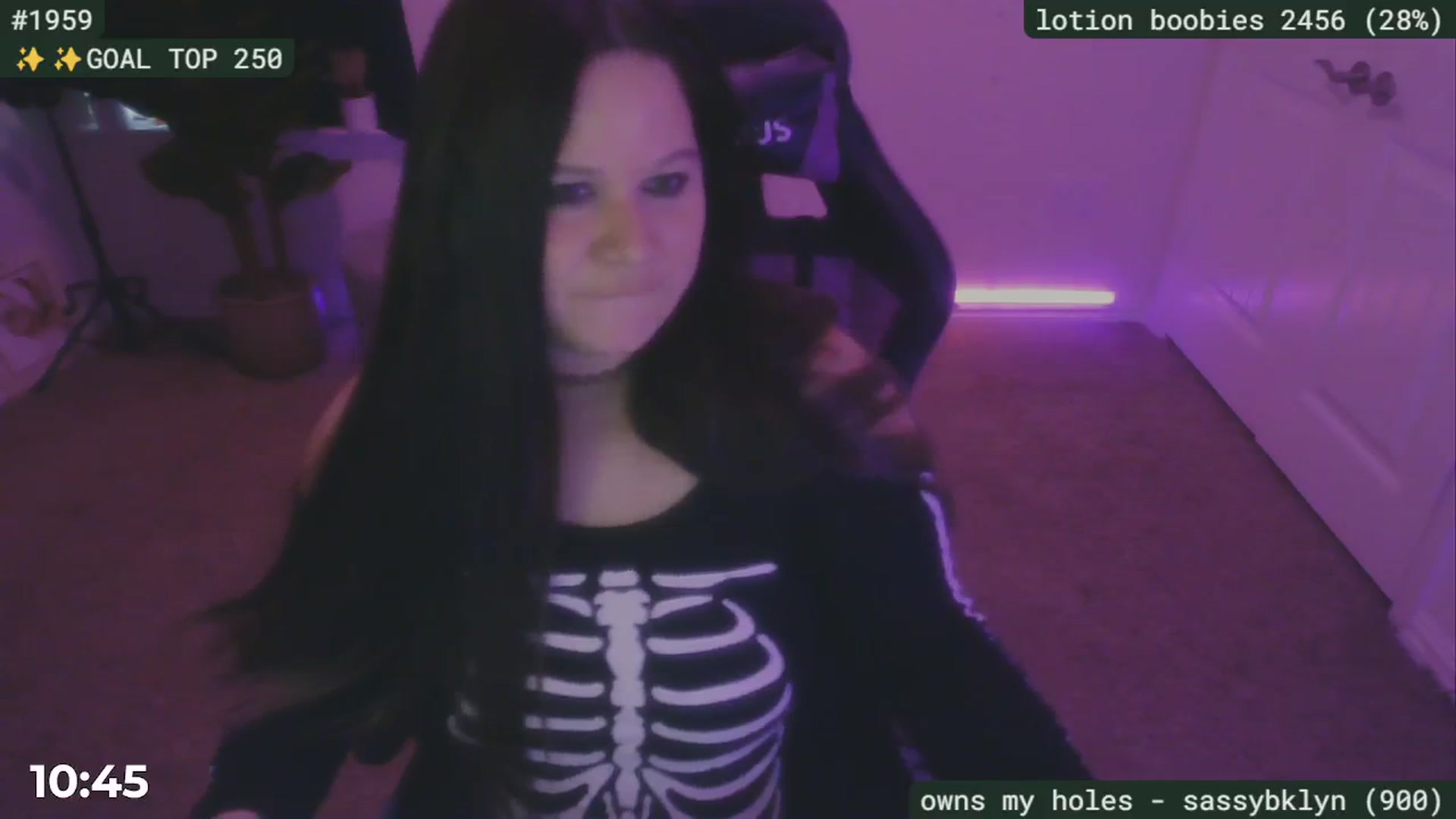 Gallery image thumbnail from SassySarah94's myfreecams stream on, 10/02/2024, 20:10 image 19 of 20