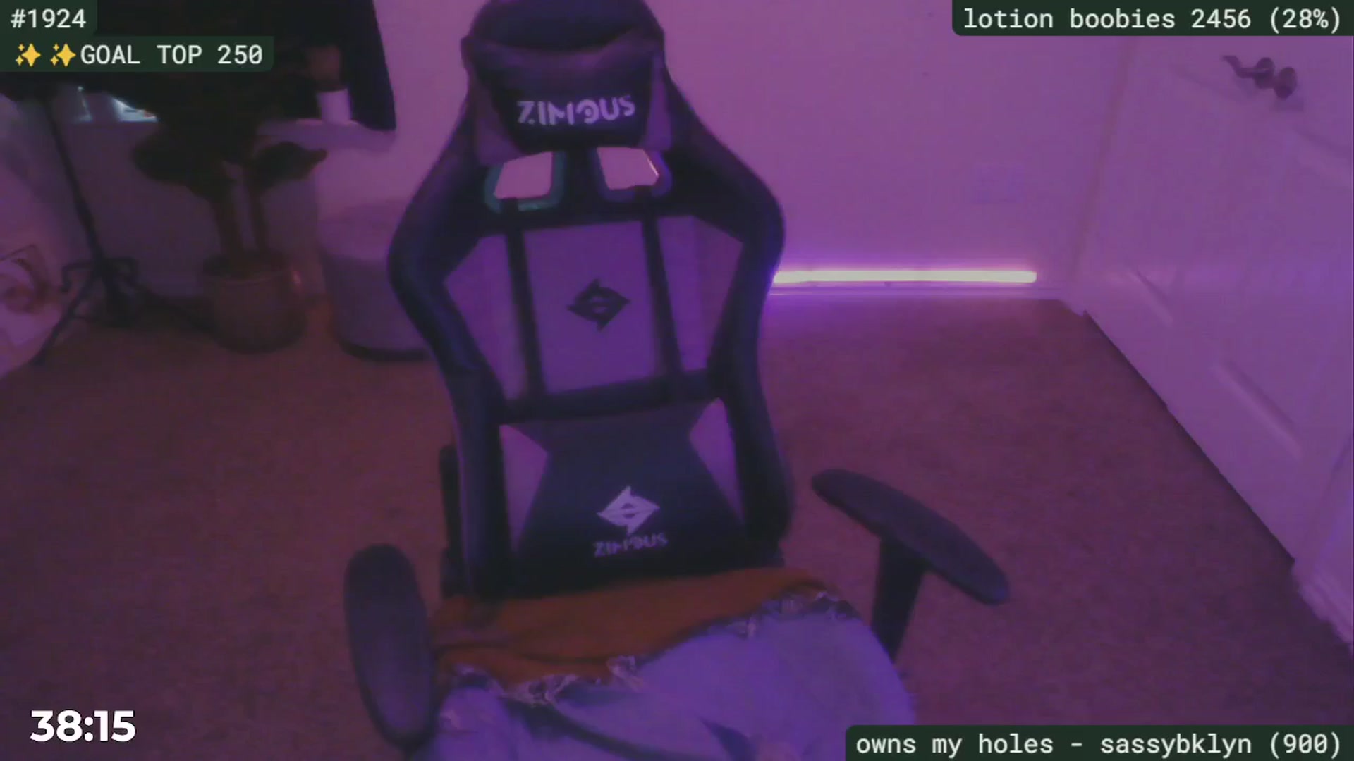 Gallery image thumbnail from SassySarah94's myfreecams stream on, 10/02/2024, 20:10 image 9 of 20