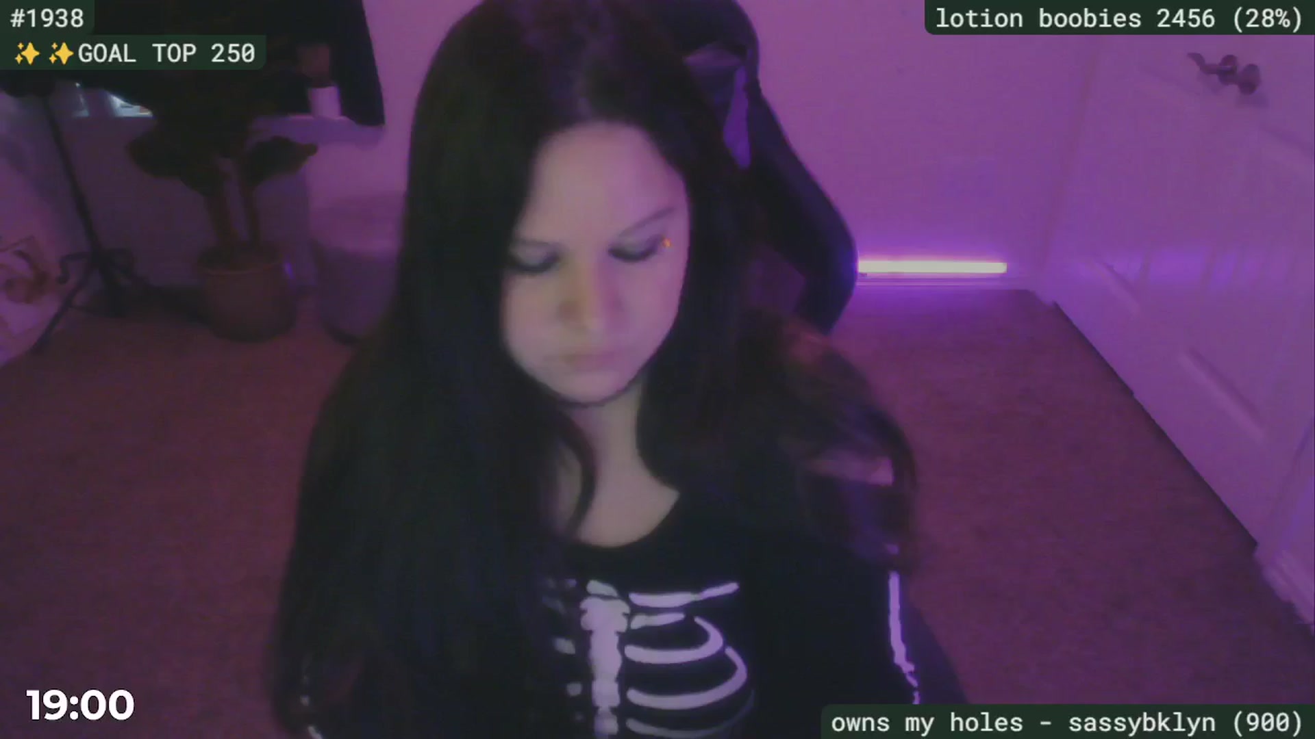 Gallery image thumbnail from SassySarah94's myfreecams stream on, 10/02/2024, 20:10 image 16 of 20