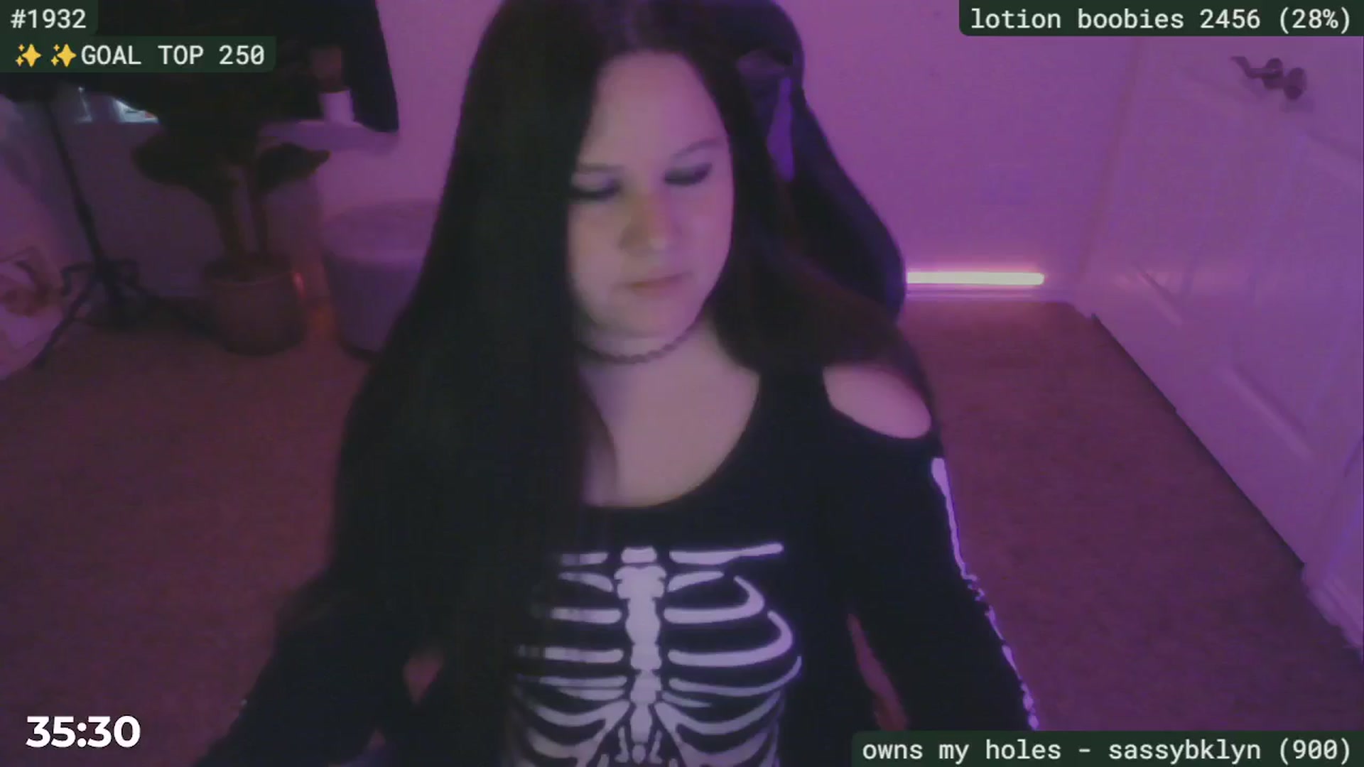 Gallery image thumbnail from SassySarah94's myfreecams stream on, 10/02/2024, 20:10 image 10 of 20