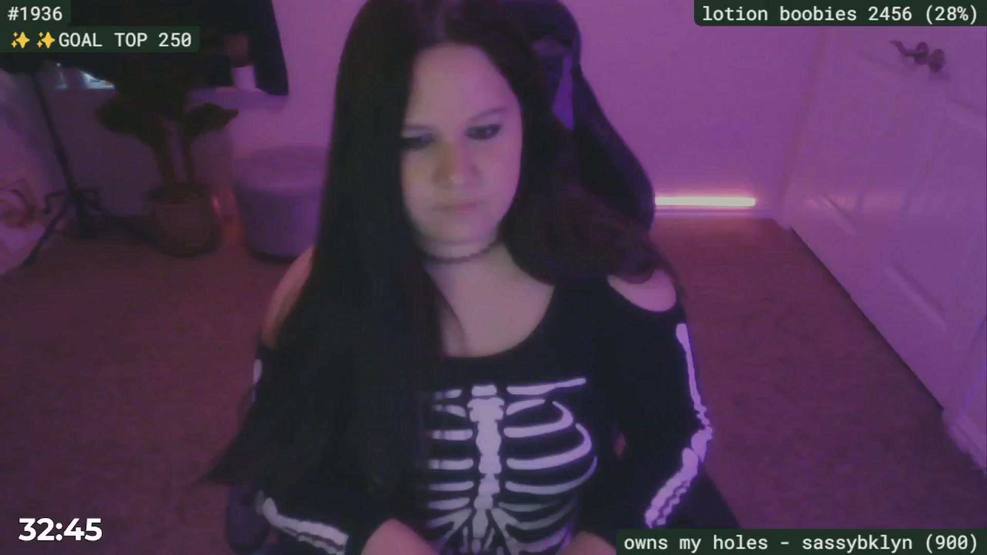 Gallery image thumbnail from SassySarah94's myfreecams stream on, 10/02/2024, 20:10 image 11 of 20