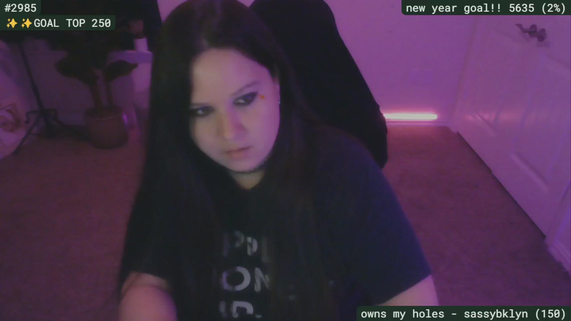 Gallery image thumbnail from SassySarah94's myfreecams stream on, 10/04/2024, 03:10 image 2 of 20