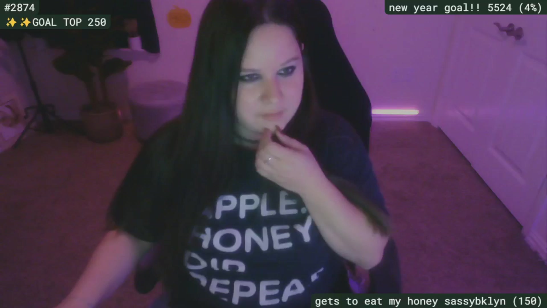 Gallery image thumbnail from SassySarah94's myfreecams stream on, 10/04/2024, 03:10 image 9 of 20