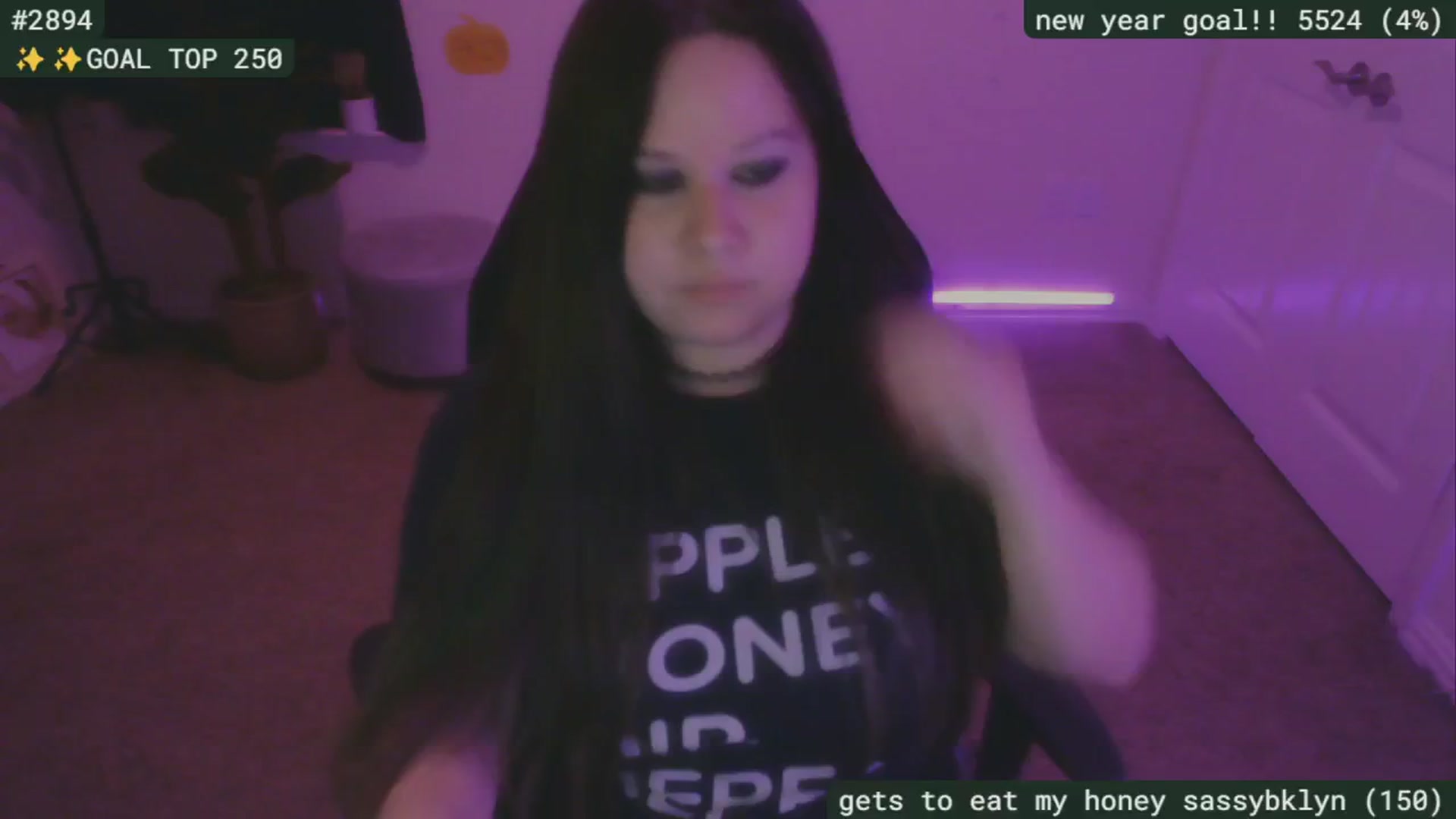 Gallery image thumbnail from SassySarah94's myfreecams stream on, 10/04/2024, 03:10 image 17 of 20