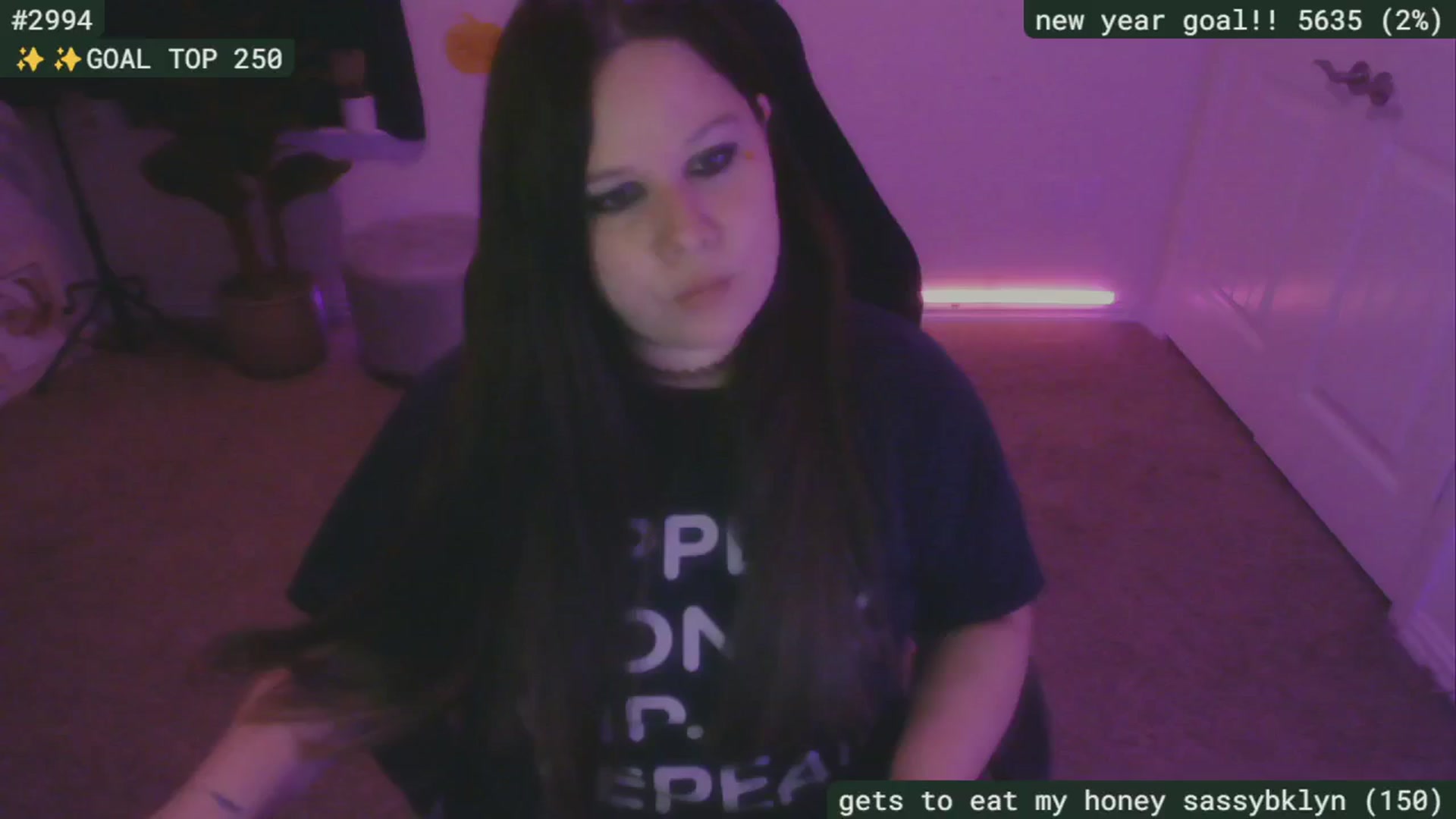 Gallery image thumbnail from SassySarah94's myfreecams stream on, 10/04/2024, 03:10 image 6 of 20