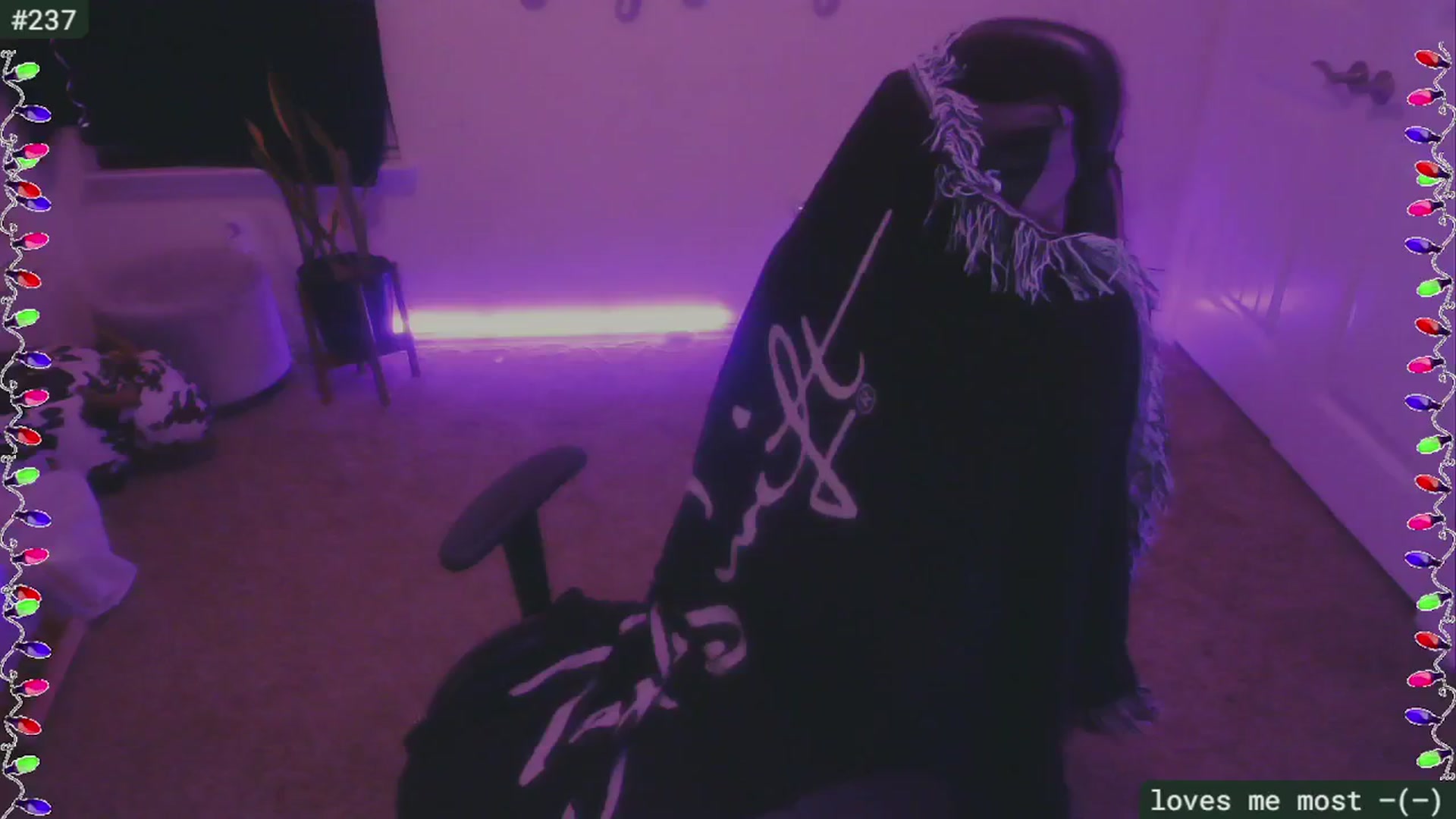 Gallery image thumbnail from SassySarah94's myfreecams stream on, 12/08/2024, 03:12 image 6 of 20