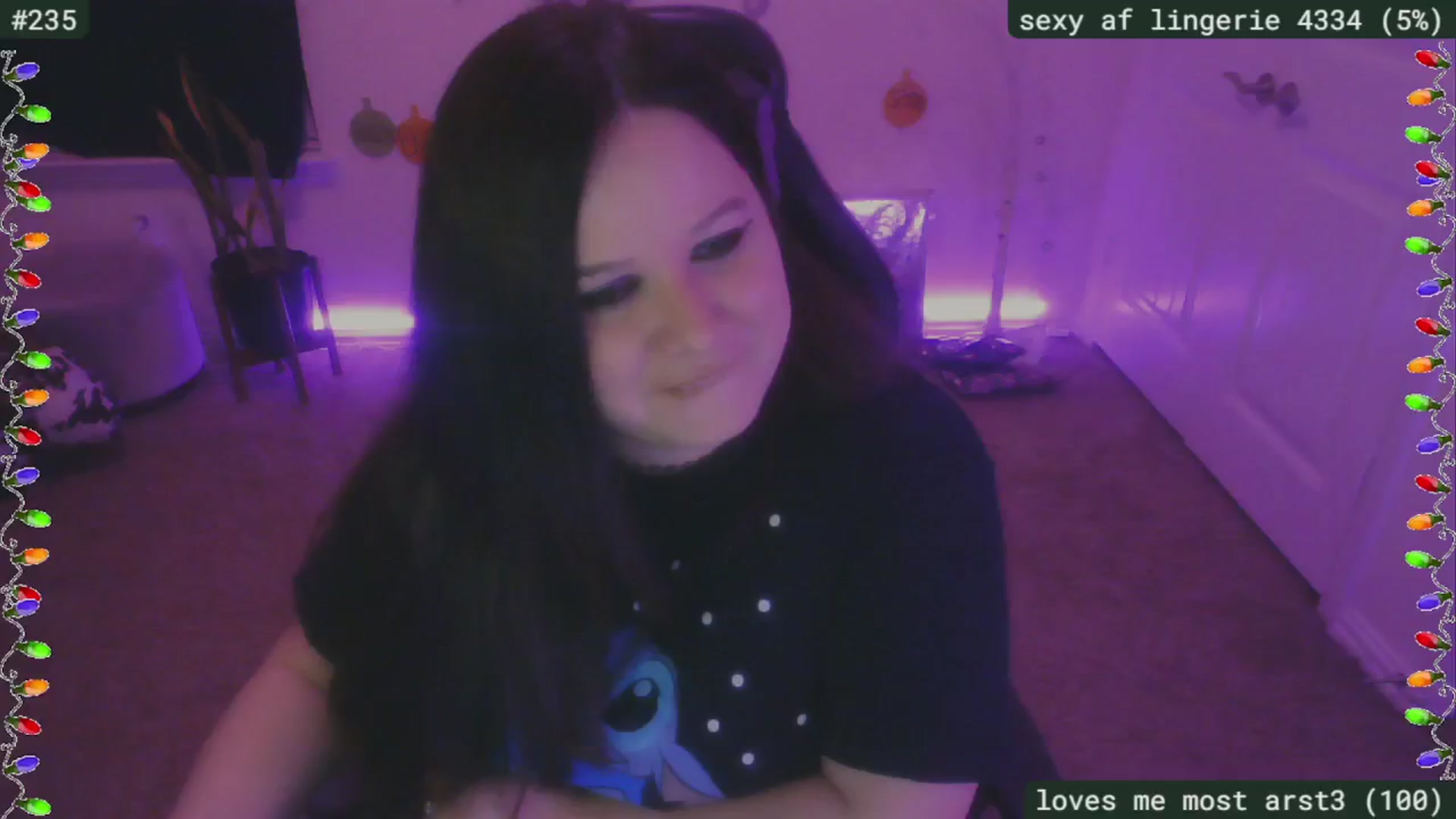 Gallery image thumbnail from SassySarah94's myfreecams stream on, 12/10/2024, 06:12 image 10 of 20