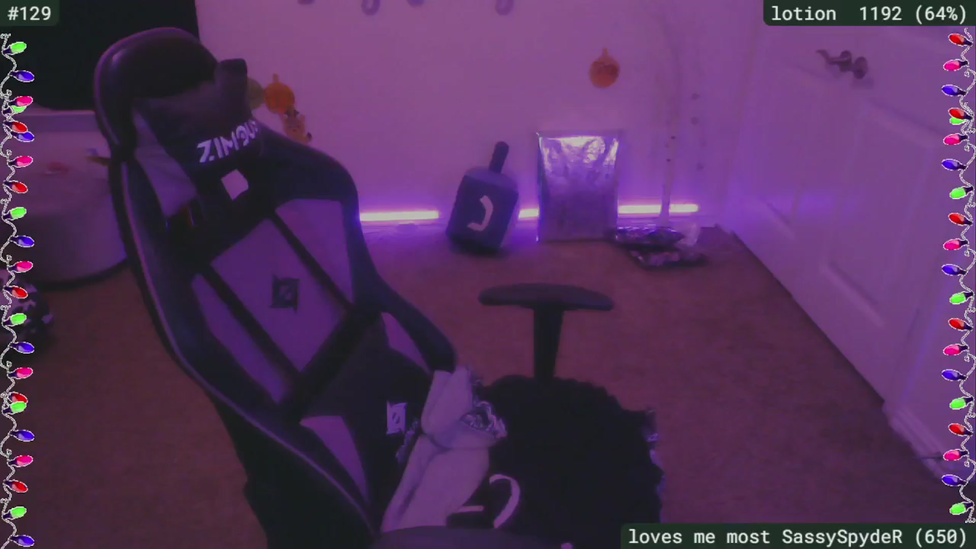Gallery image thumbnail from SassySarah94's myfreecams stream on, 12/11/2024, 02:18 image 15 of 20
