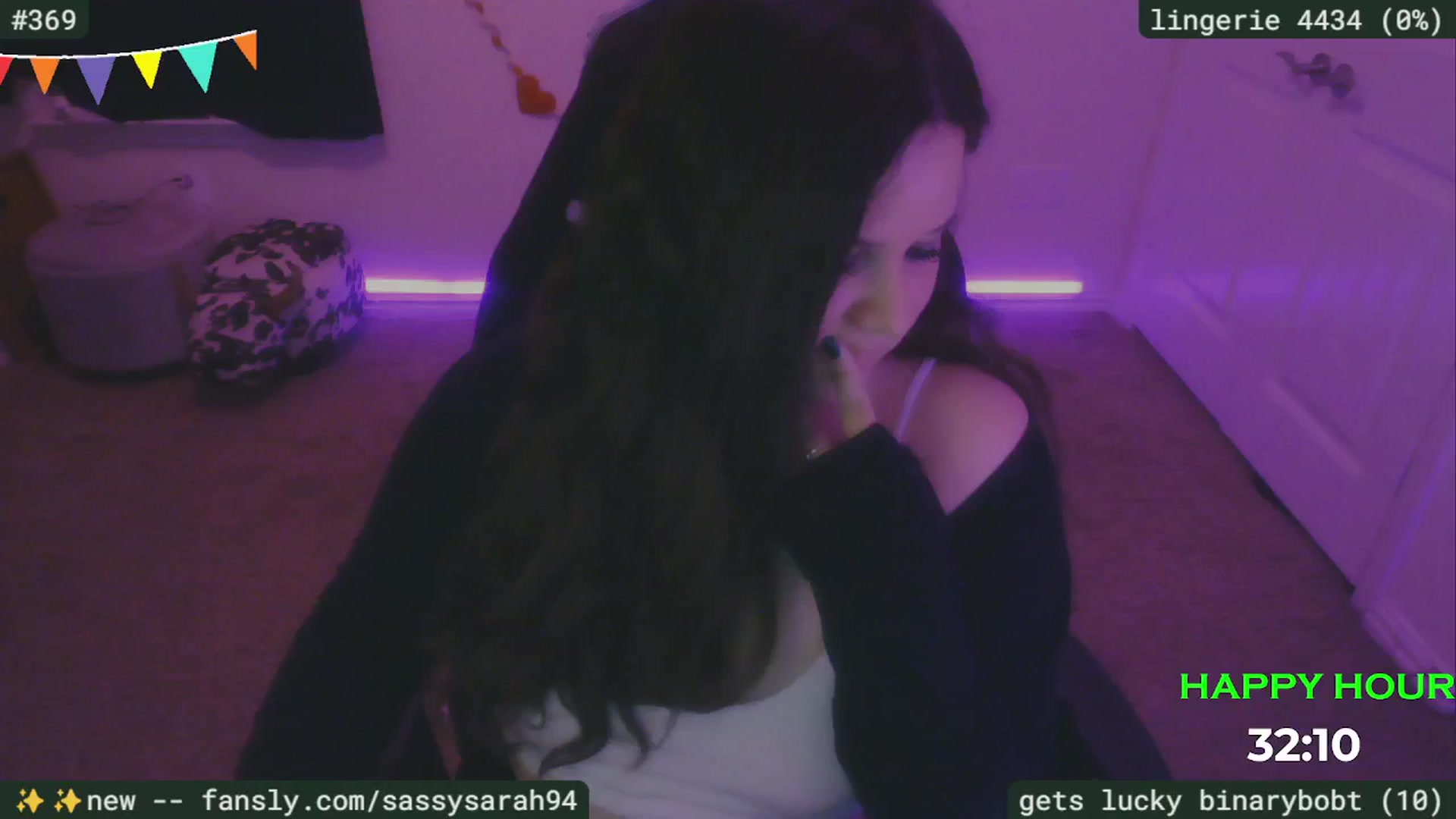 Gallery image thumbnail from SassySarah94's myfreecams stream on, 03/31/2025, 05:45 image 14 of 20