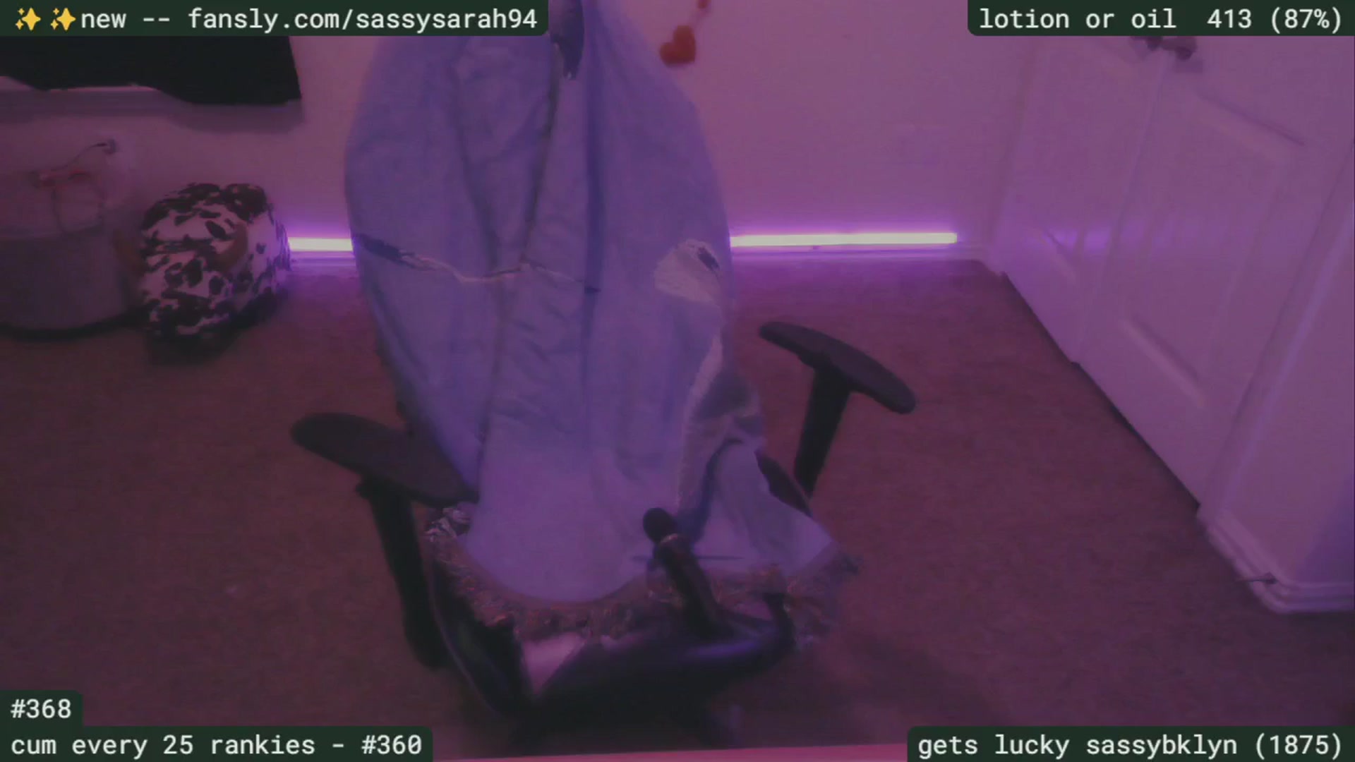 Gallery image thumbnail from SassySarah94's myfreecams stream on, 04/01/2025, 04:04 image 4 of 20