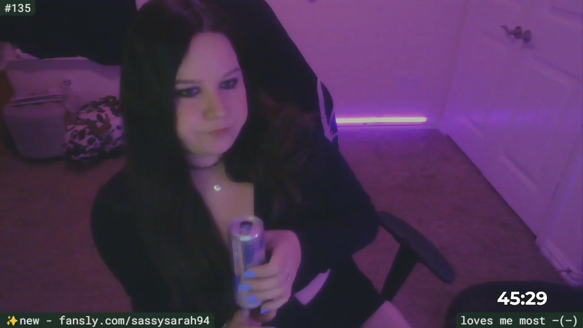 Gallery image thumbnail from SassySarah94's myfreecams stream on, 04/10/2025, 02:04 image 17 of 20