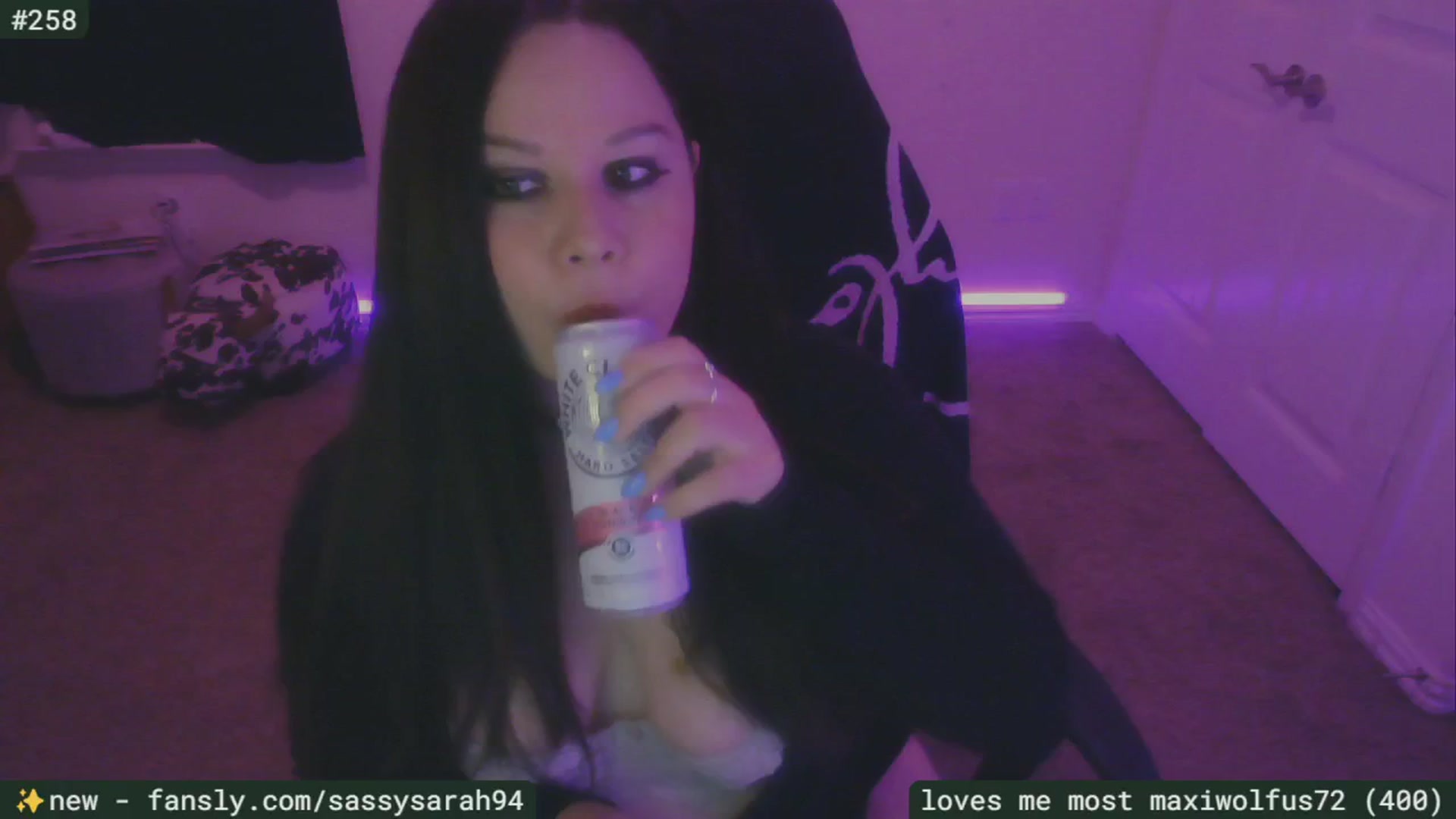 Gallery image thumbnail from SassySarah94's myfreecams stream on, 04/14/2025, 03:32 image 6 of 20