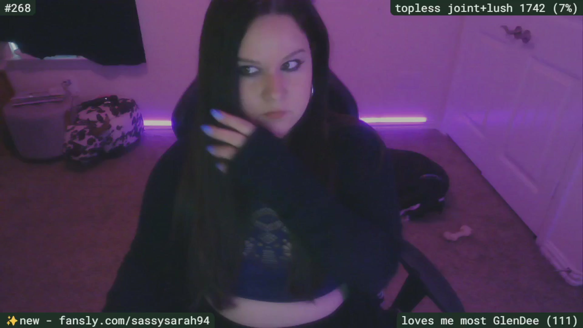 Gallery image thumbnail from SassySarah94's myfreecams stream on, 04/15/2025, 20:58 image 6 of 20