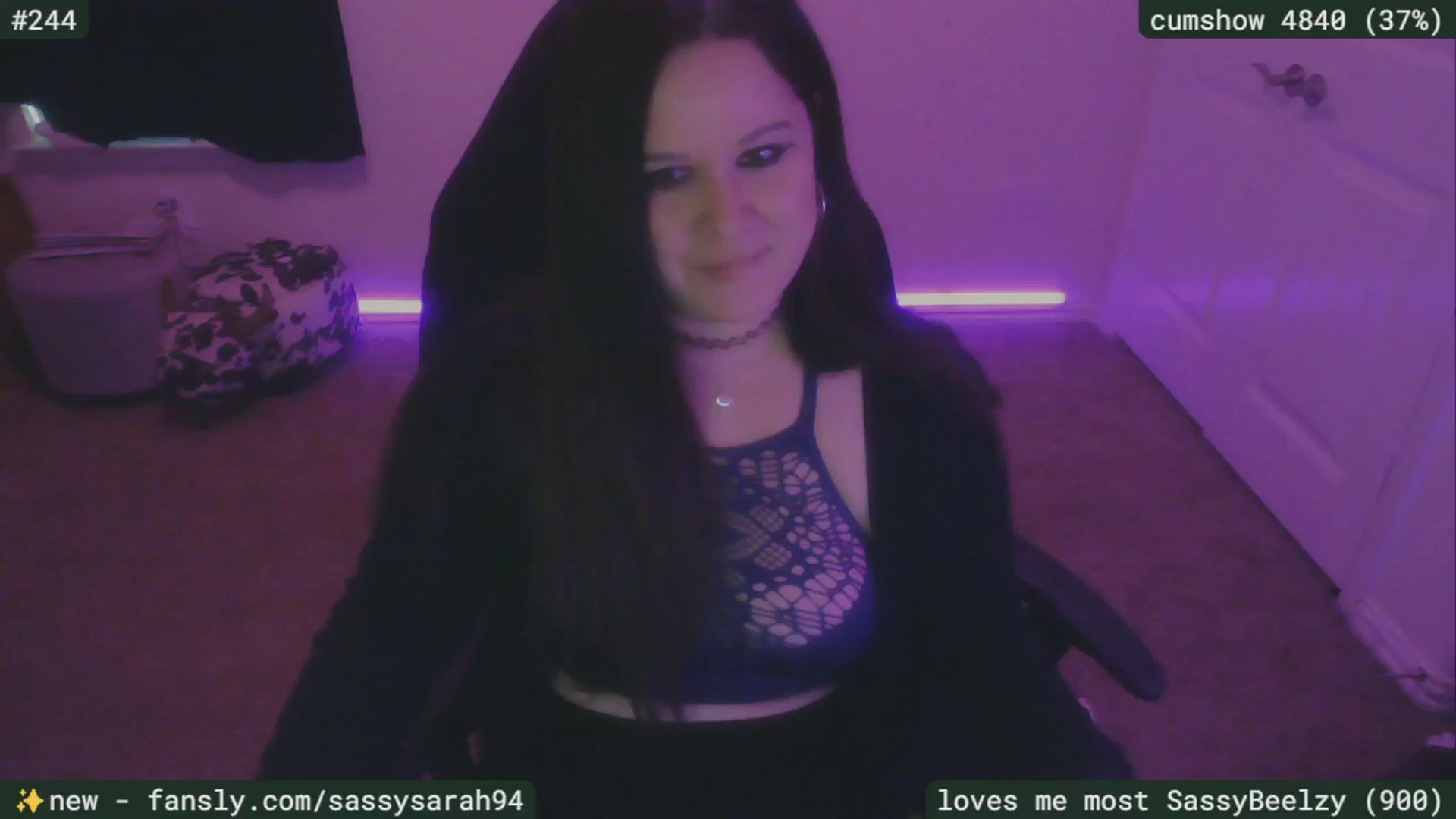 Gallery image thumbnail from SassySarah94's myfreecams stream on, 04/15/2025, 23:30 image 19 of 20