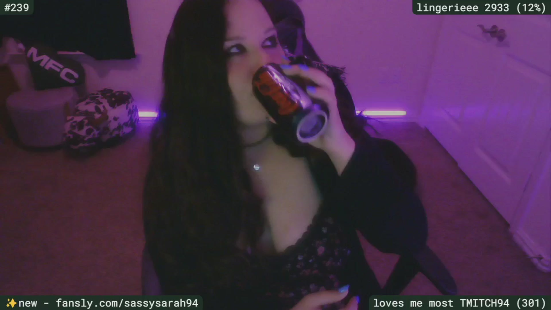 Gallery image thumbnail from SassySarah94's myfreecams stream on, 04/19/2025, 03:18 image 3 of 20