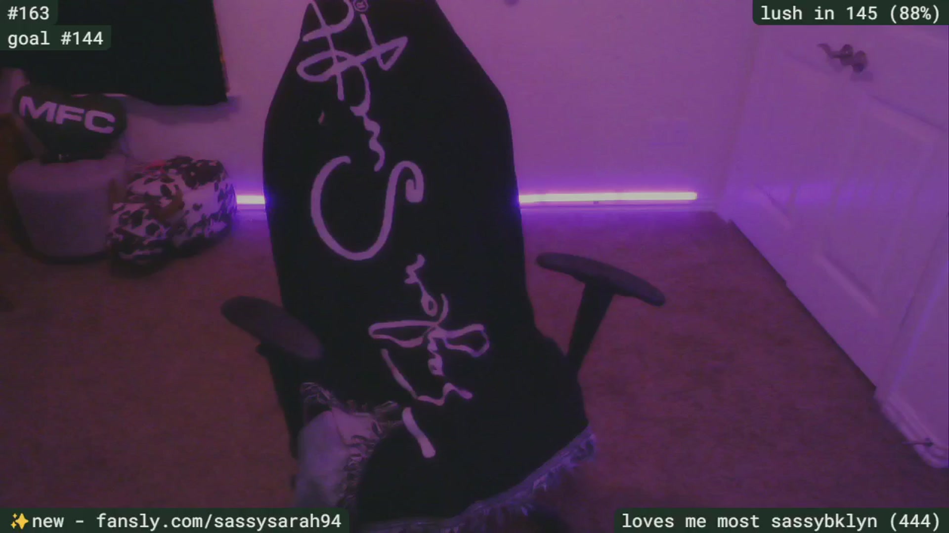 Gallery image thumbnail from SassySarah94's myfreecams stream on, 04/27/2025, 04:57 image 10 of 20