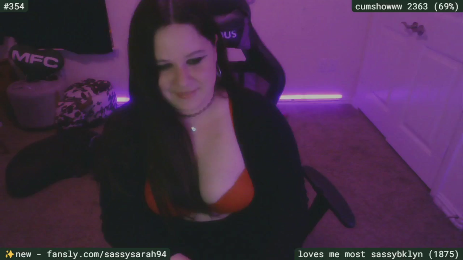 Gallery image thumbnail from SassySarah94's myfreecams stream on, 05/10/2025, 03:43 image 17 of 20