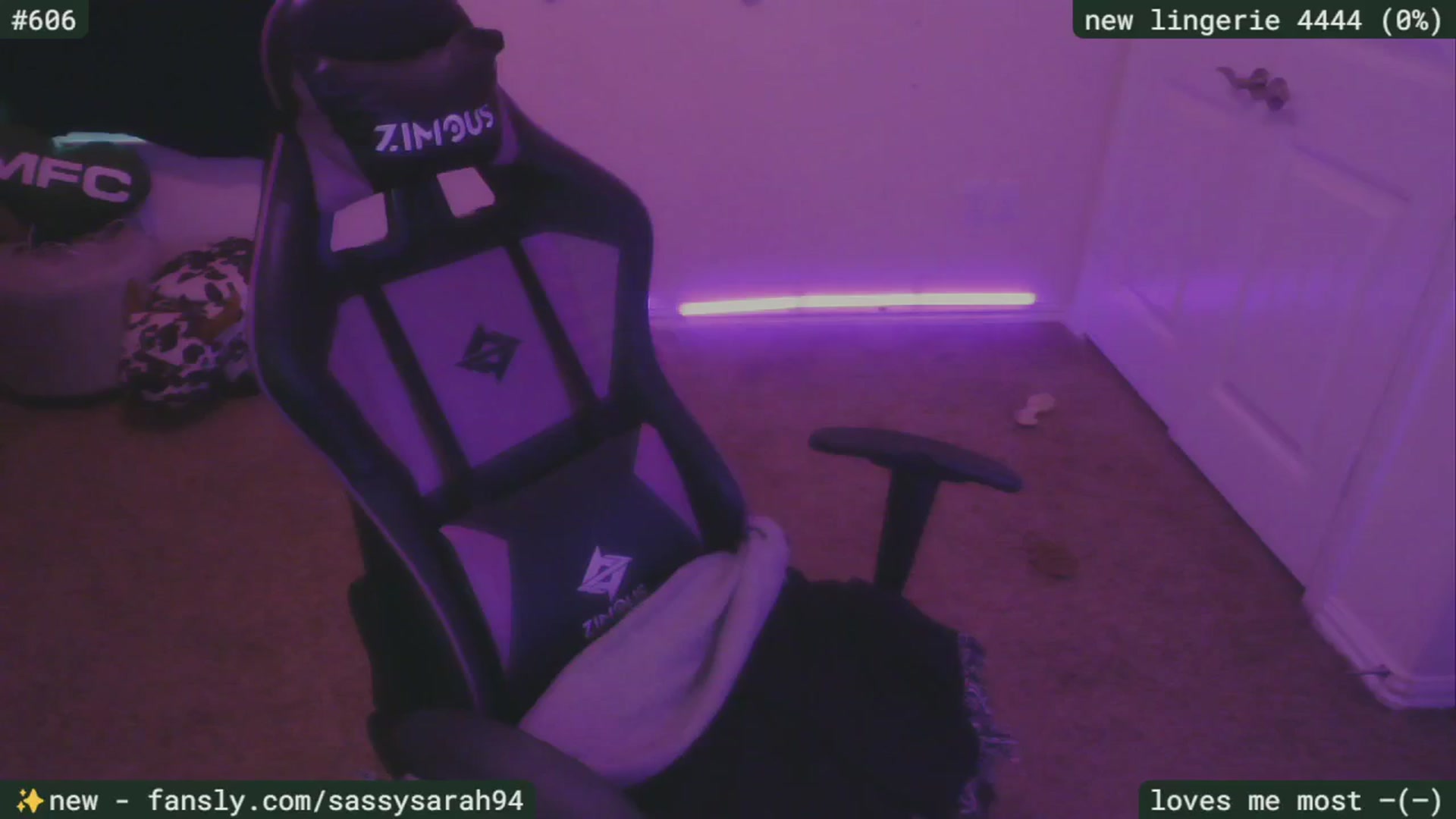 Gallery image thumbnail from SassySarah94's myfreecams stream on, 05/21/2025, 22:50 image 15 of 20