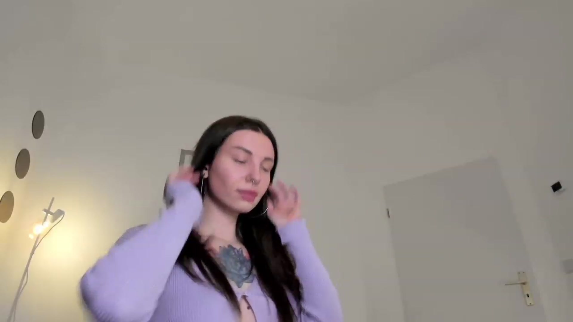 Gallery image thumbnail from SassySuz_'s myfreecams stream on, 04/16/2023, 02:48 image 10 of 20