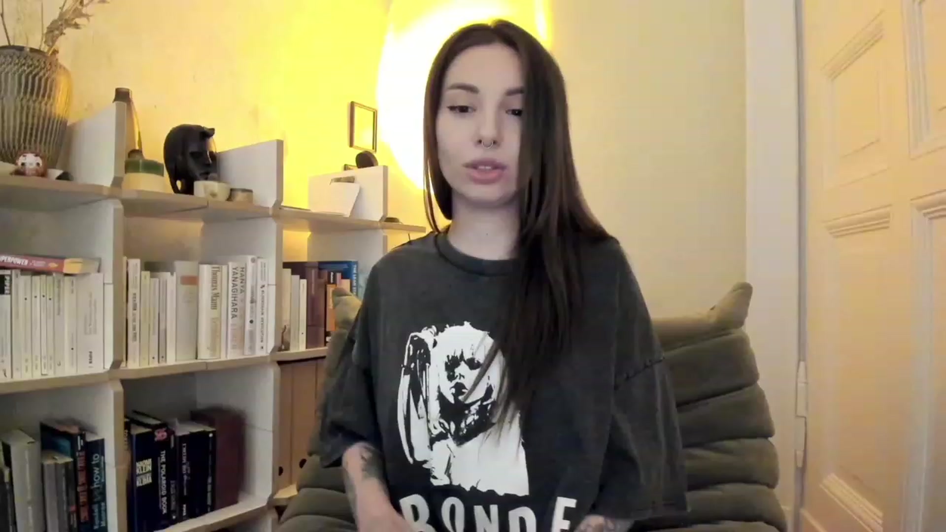 Gallery image thumbnail from SassySuz_'s myfreecams stream on, 04/21/2023, 22:40 image 3 of 20