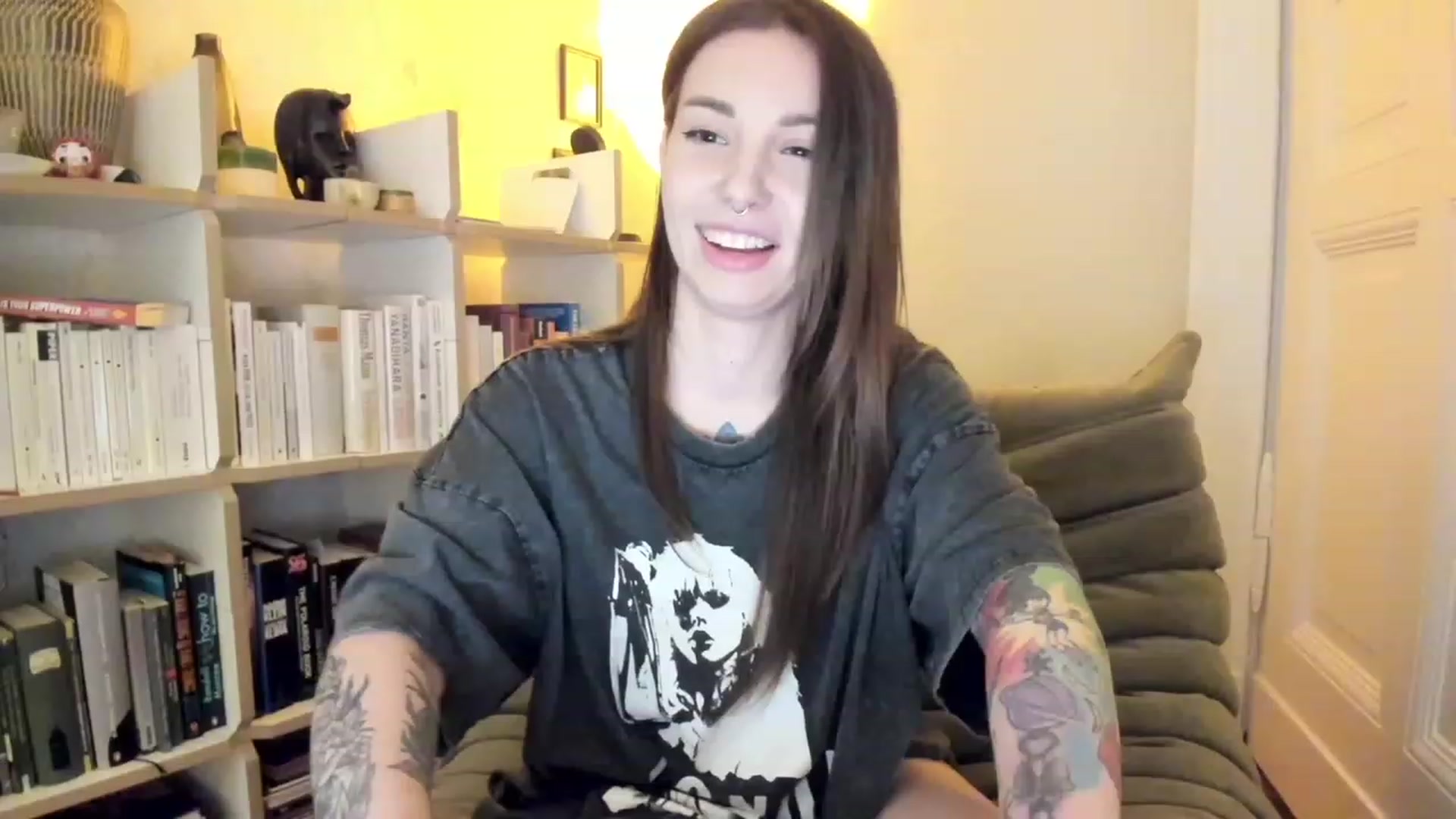 Gallery image thumbnail from SassySuz_'s myfreecams stream on, 04/21/2023, 22:40 image 10 of 20