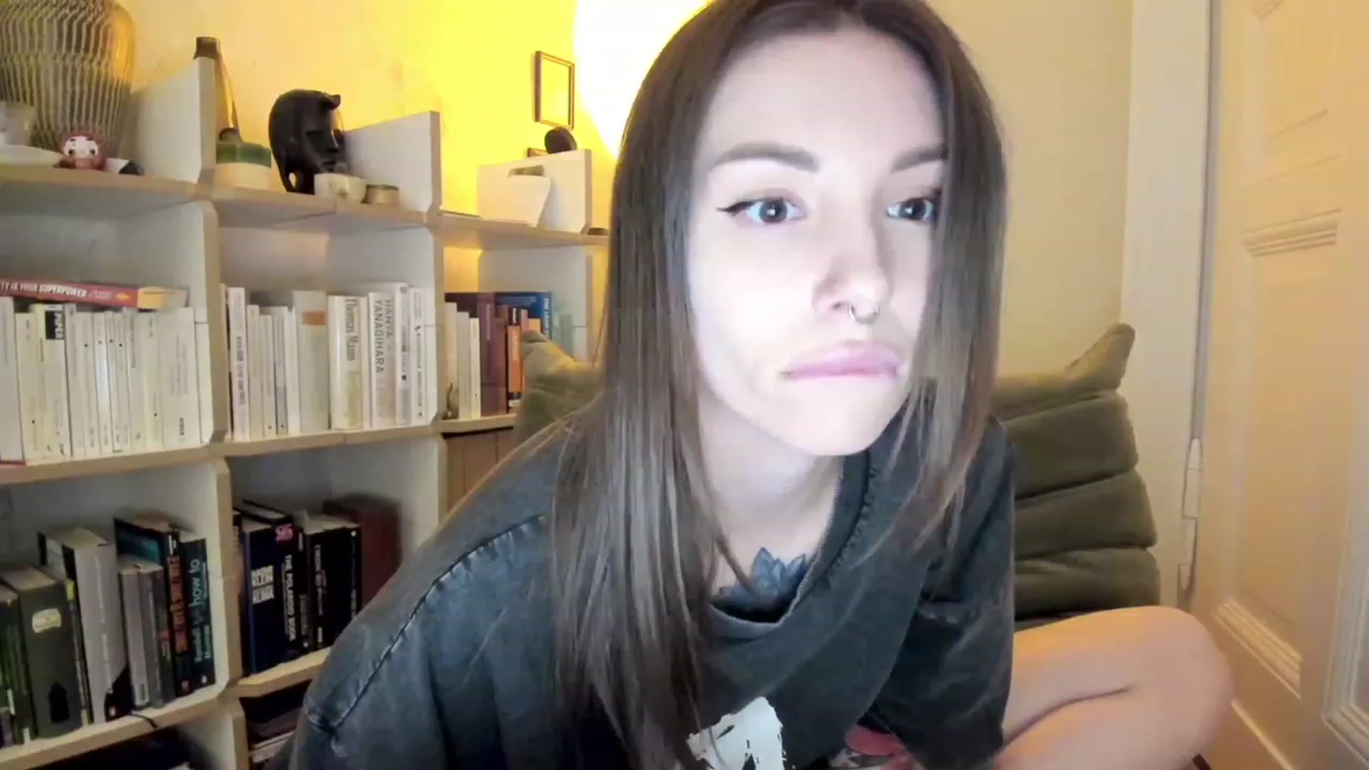 Gallery image thumbnail from SassySuz_'s myfreecams stream on, 04/21/2023, 22:40 image 6 of 20