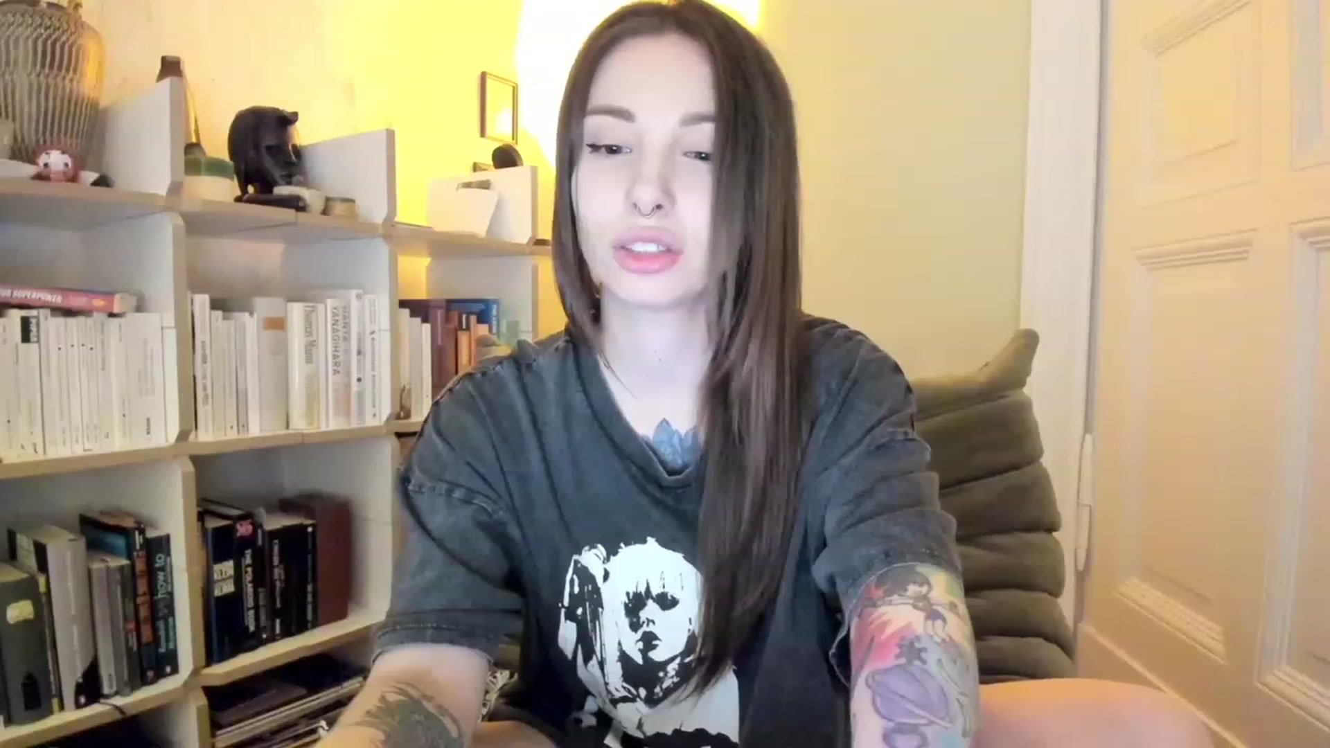 Gallery image thumbnail from SassySuz_'s myfreecams stream on, 04/21/2023, 23:13 image 5 of 20