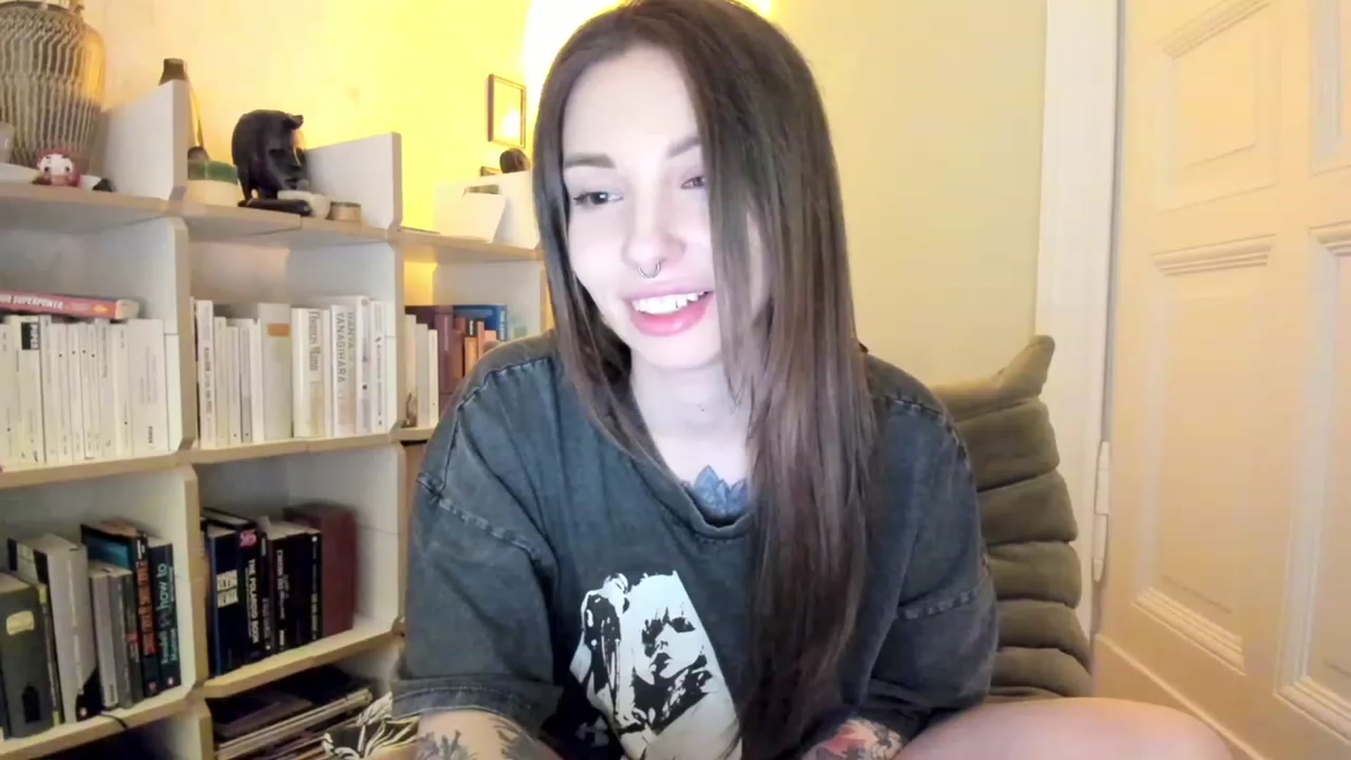 Gallery image thumbnail from SassySuz_'s myfreecams stream on, 04/21/2023, 23:13 image 6 of 20