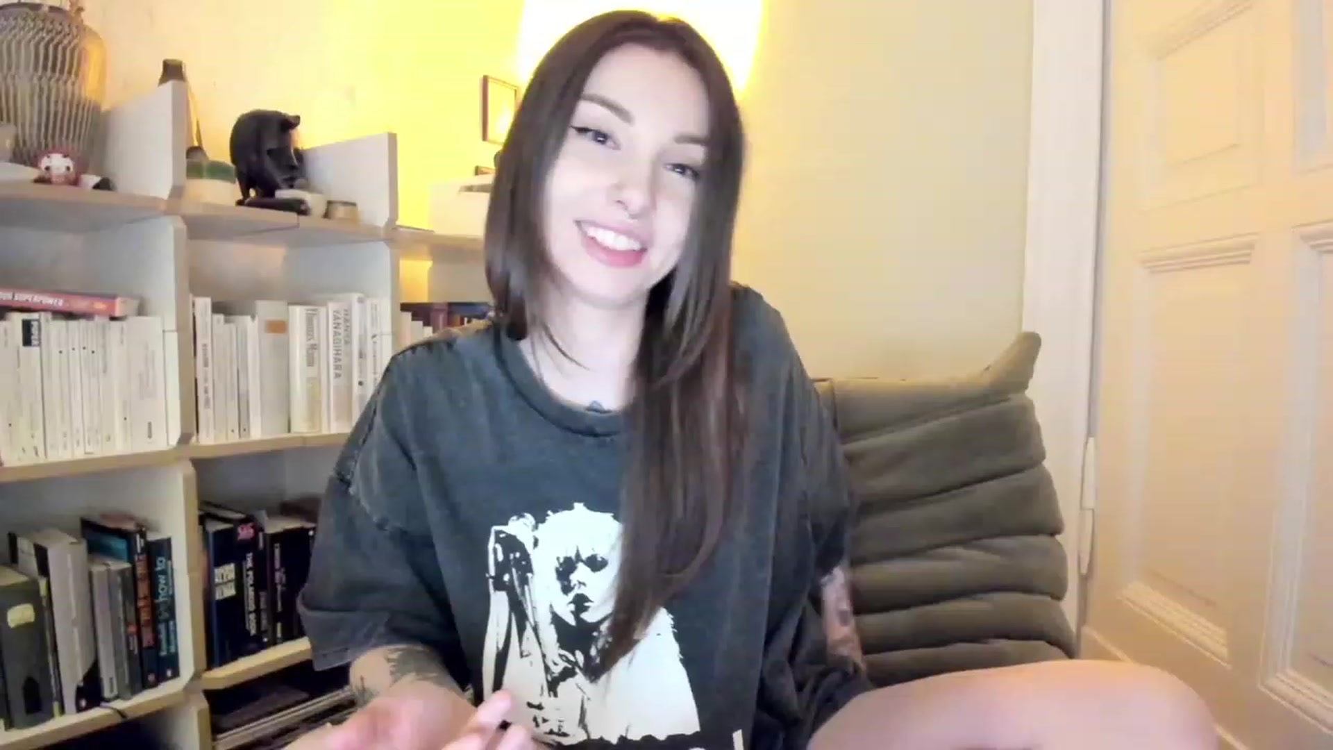 Gallery image thumbnail from SassySuz_'s myfreecams stream on, 04/21/2023, 23:13 image 12 of 20