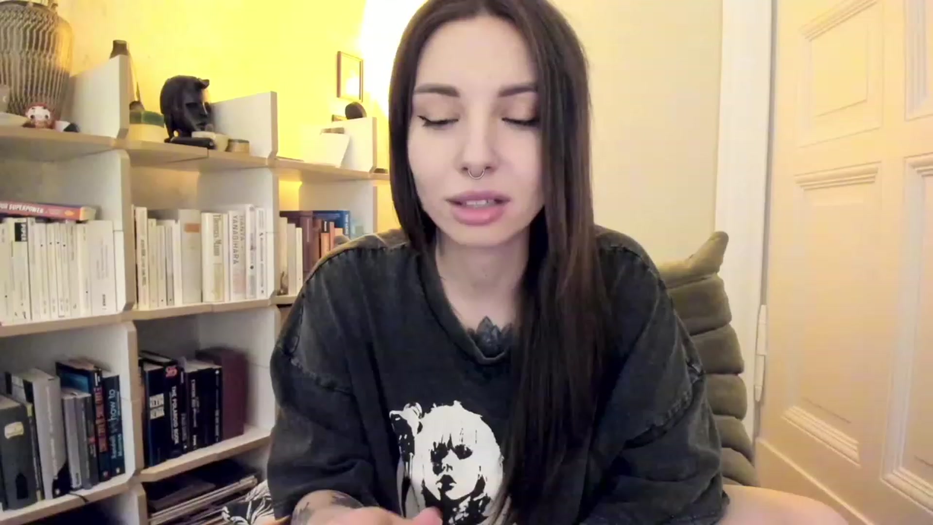 Gallery image thumbnail from SassySuz_'s myfreecams stream on, 04/21/2023, 23:13 image 2 of 20