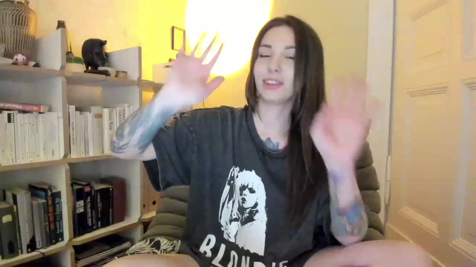 Gallery image thumbnail from SassySuz_'s myfreecams stream on, 04/21/2023, 23:13 image 4 of 20