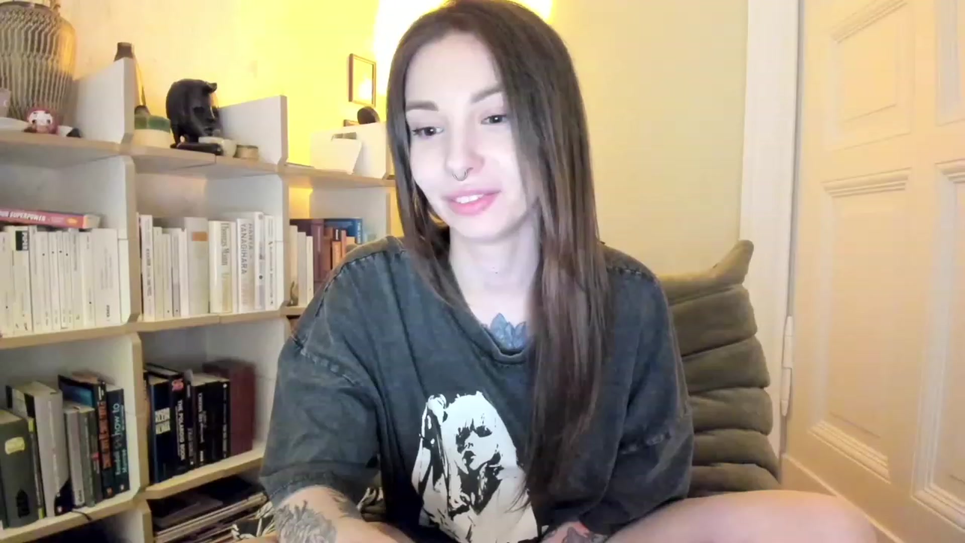 Gallery image thumbnail from SassySuz_'s myfreecams stream on, 04/21/2023, 23:13 image 7 of 20