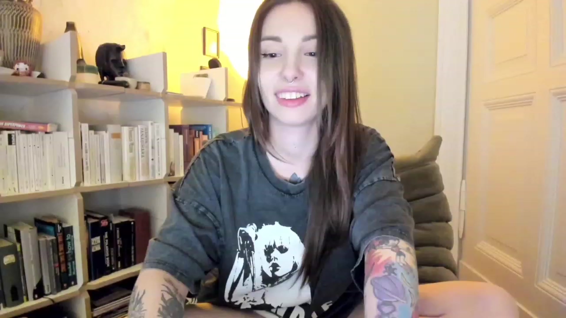 Gallery image thumbnail from SassySuz_'s myfreecams stream on, 04/21/2023, 23:13 image 10 of 20