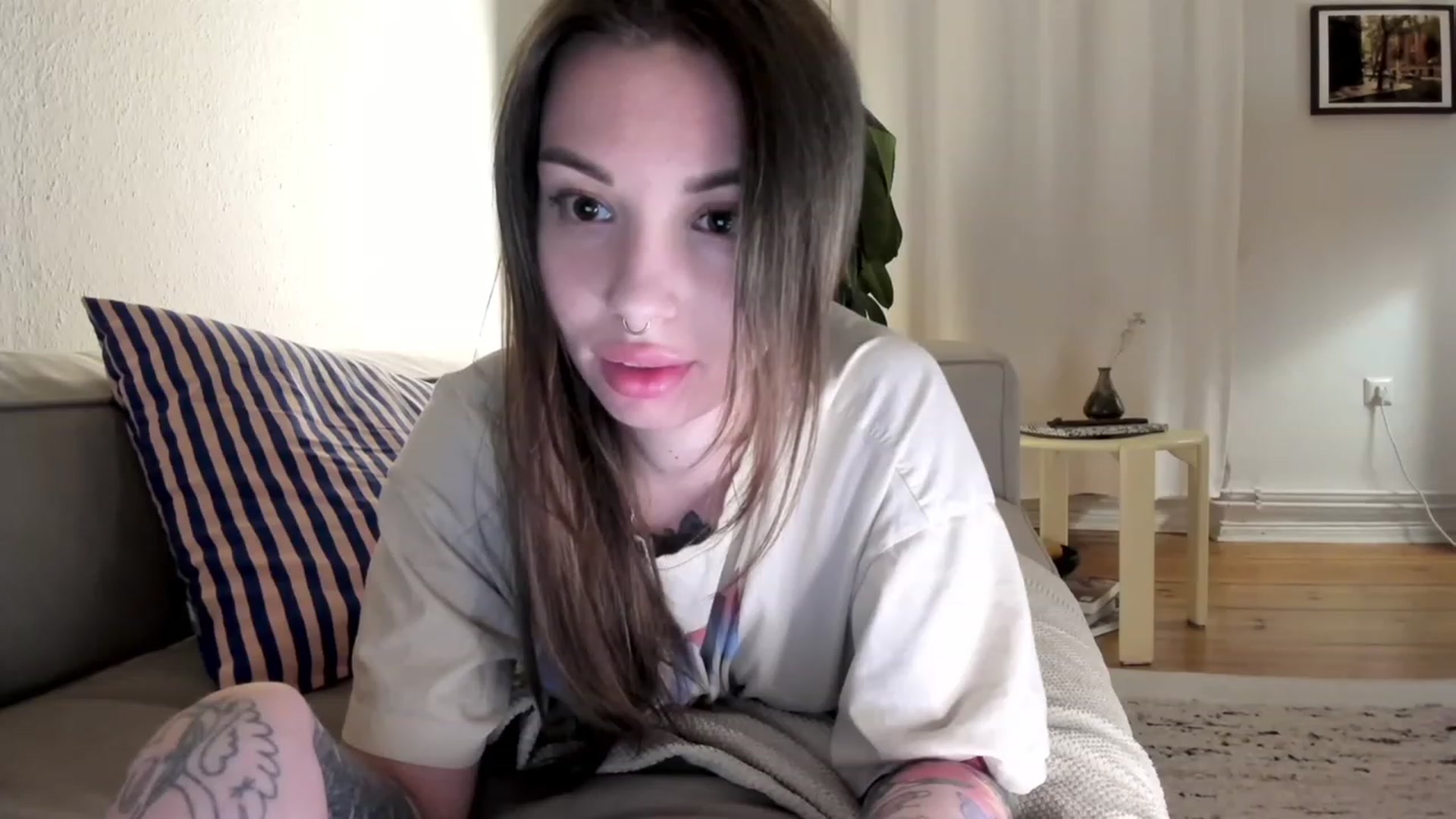 Gallery image thumbnail from SassySuz_'s myfreecams stream on, 04/23/2023, 01:12 image 8 of 20
