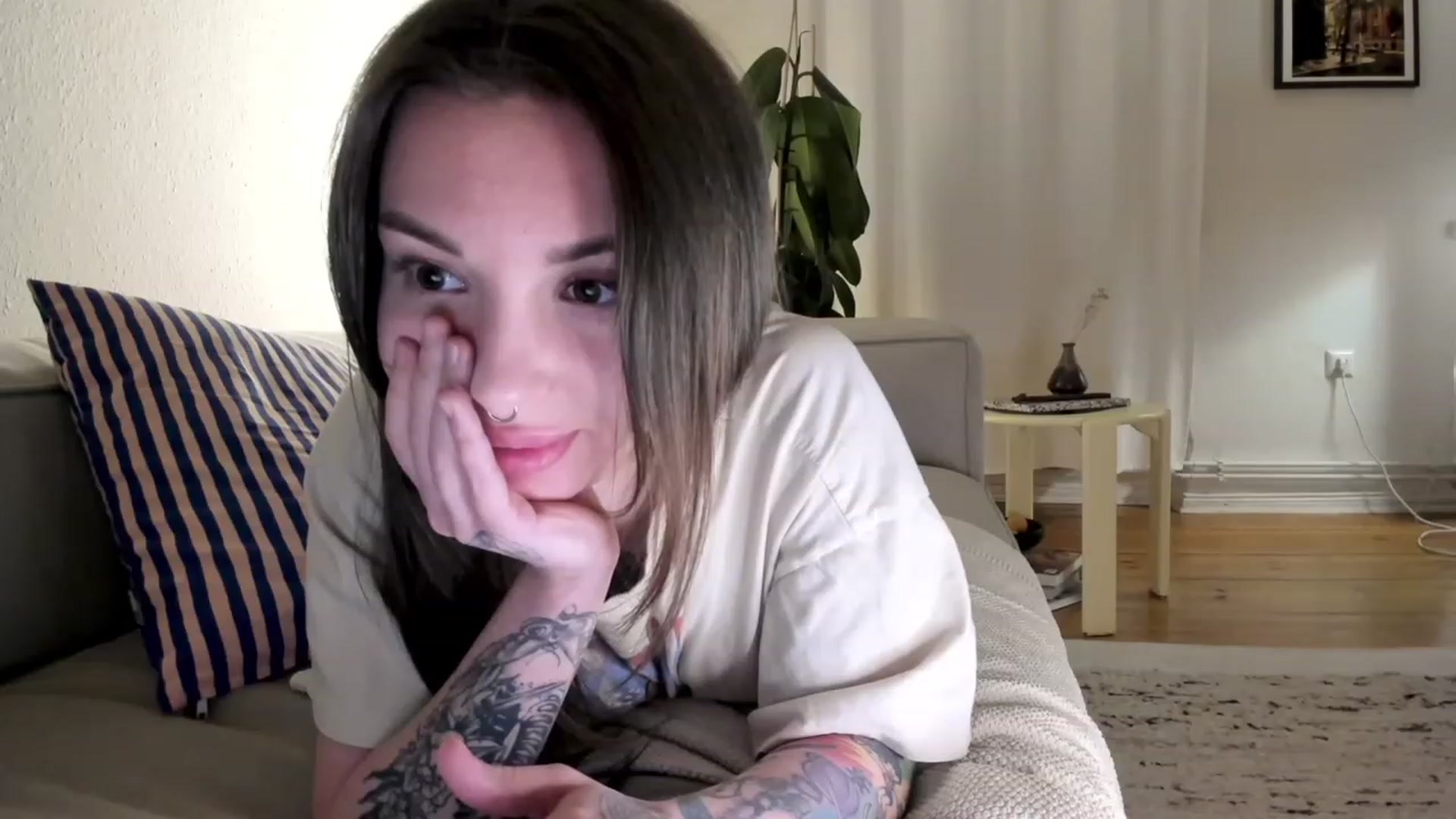 Gallery image thumbnail from SassySuz_'s myfreecams stream on, 04/23/2023, 01:12 image 14 of 20